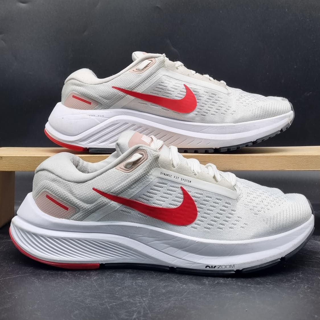 나이키 에어줌 스트럭쳐24 여성운동화235 상품이미지1