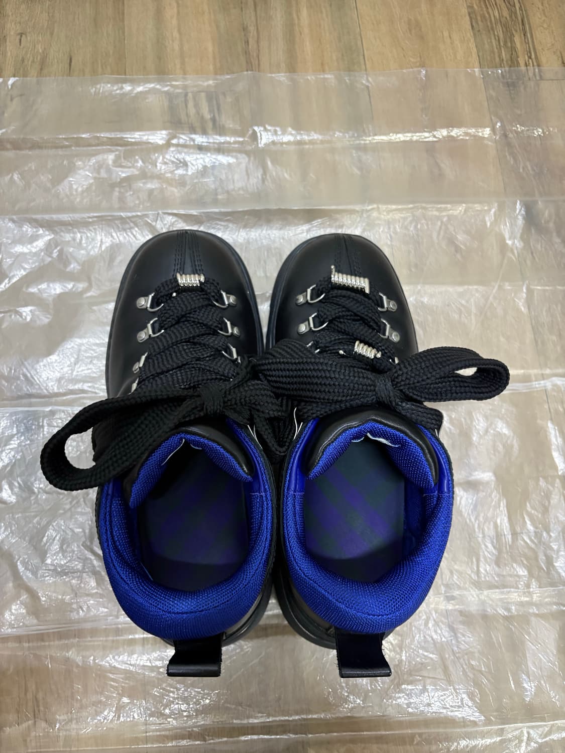 [41=260] 버버리 레더 트랙(트렉) 부츠 블랙 팝니다 상품이미지7