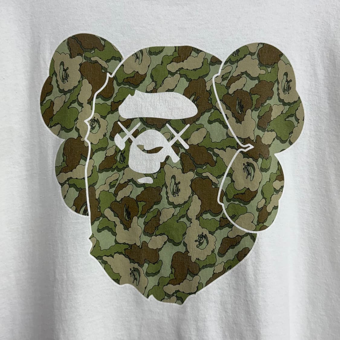 BAPE X KAWS 00s 베이프 카모 베어브릭 티셔츠 상품이미지5
