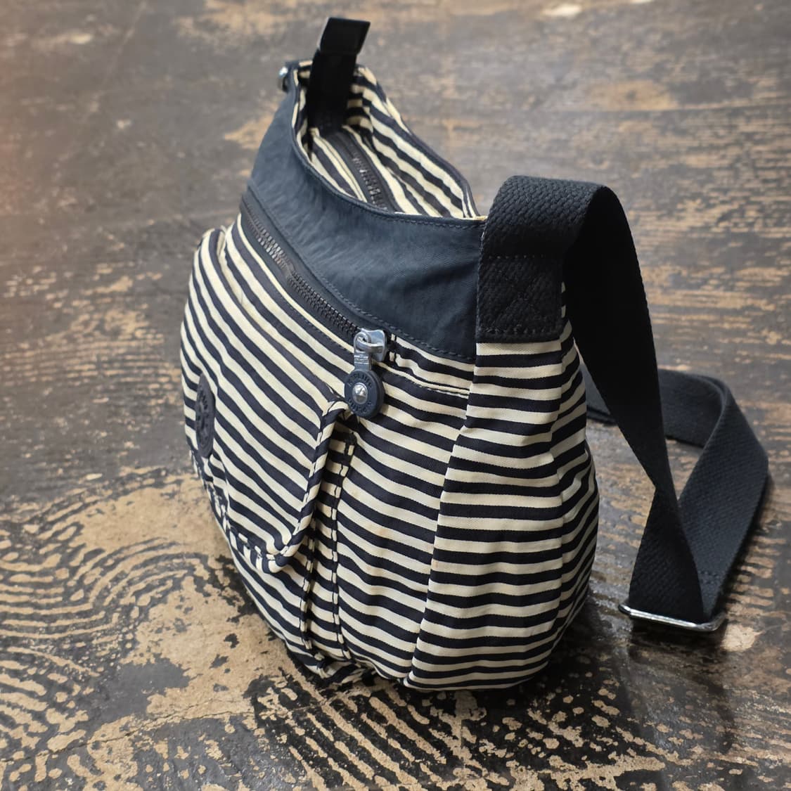 키플링 스트라이프 크로스백 상품이미지4