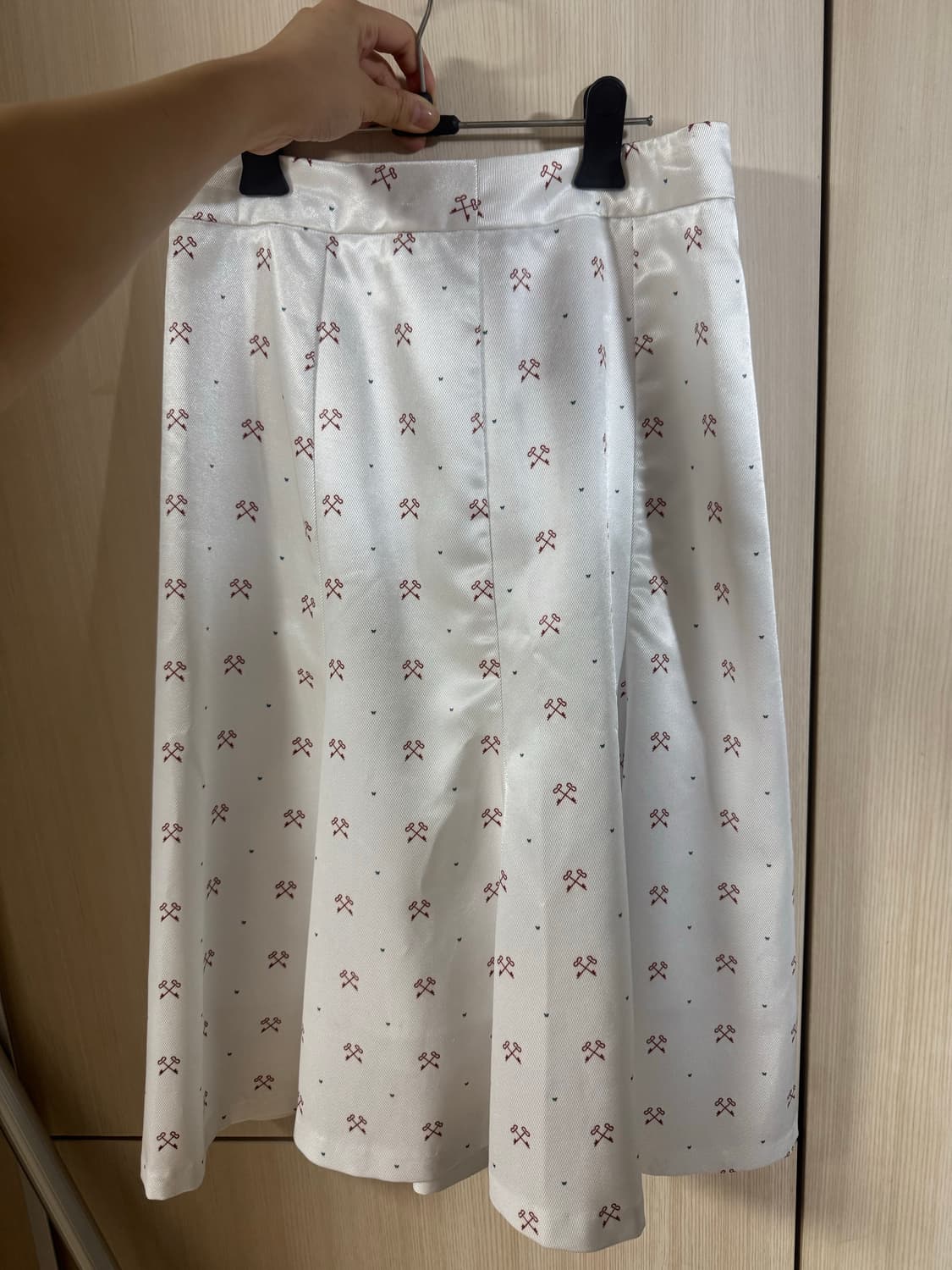 화이트 새틴 미디 스커트 상품이미지2