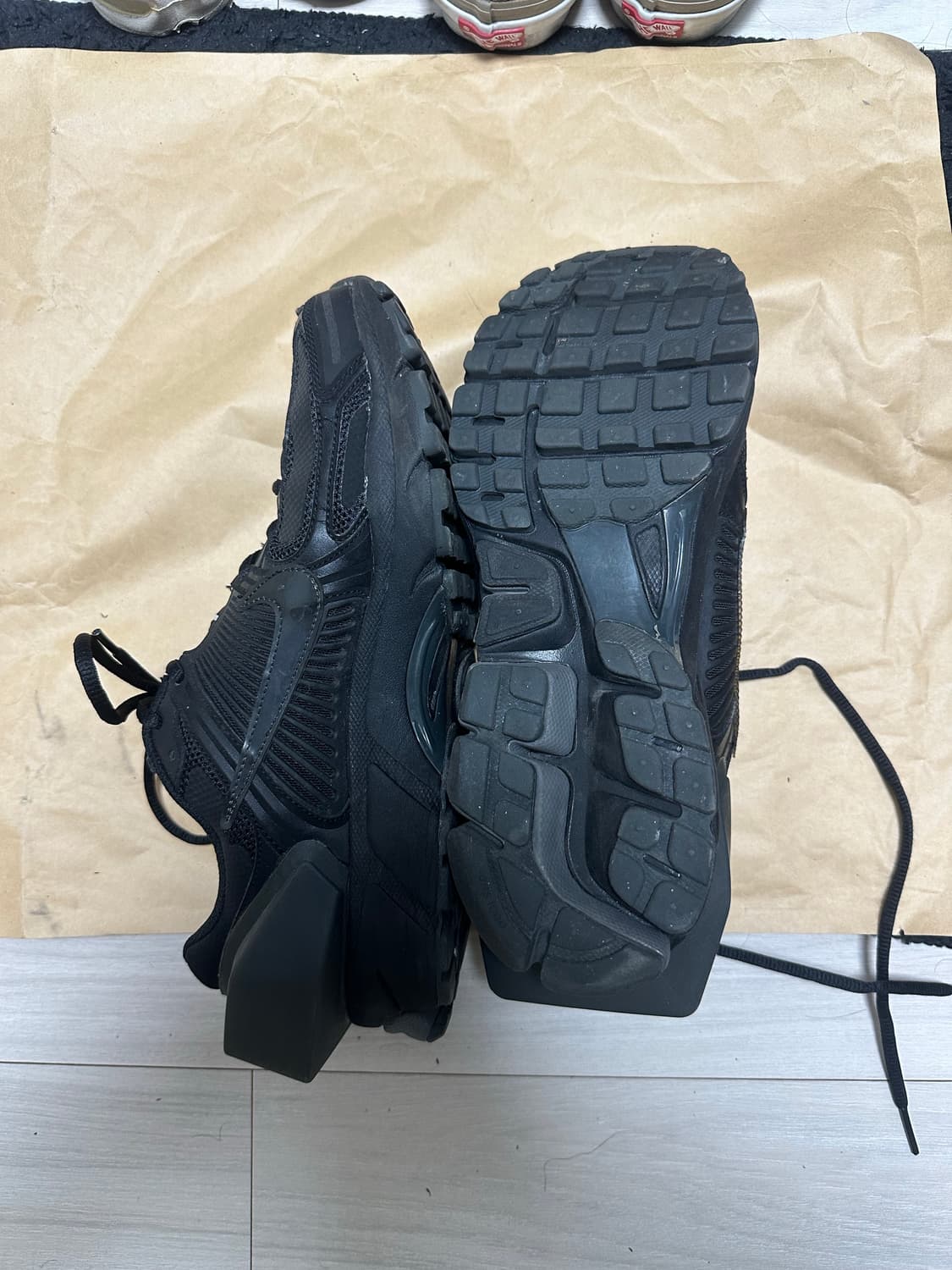 나이키 x 어콜드월 줌 보메로 5 블랙 270 상품이미지3