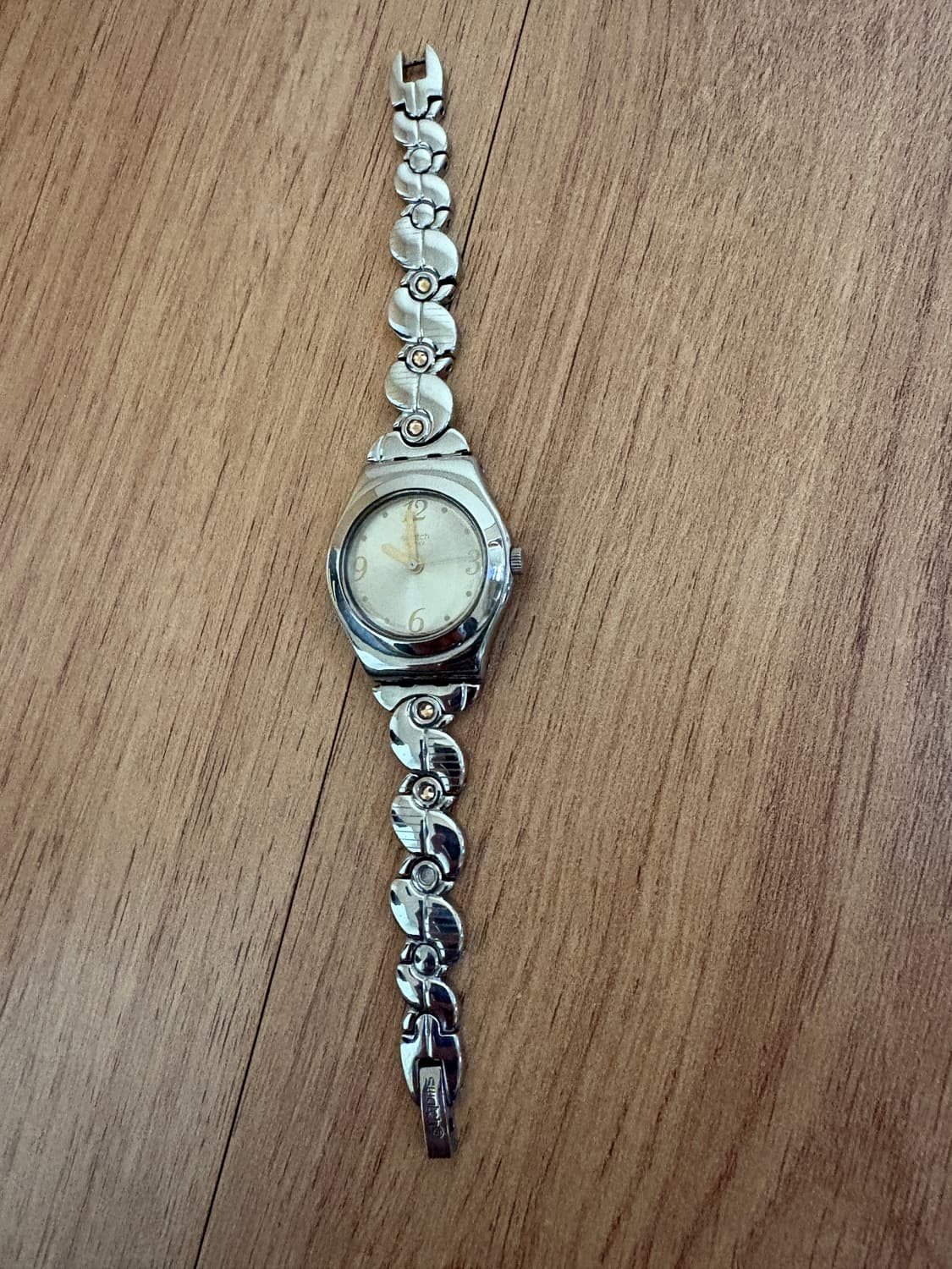 스와치 아이러니(Irony) 라인 여성용 메탈 시계 상품이미지3