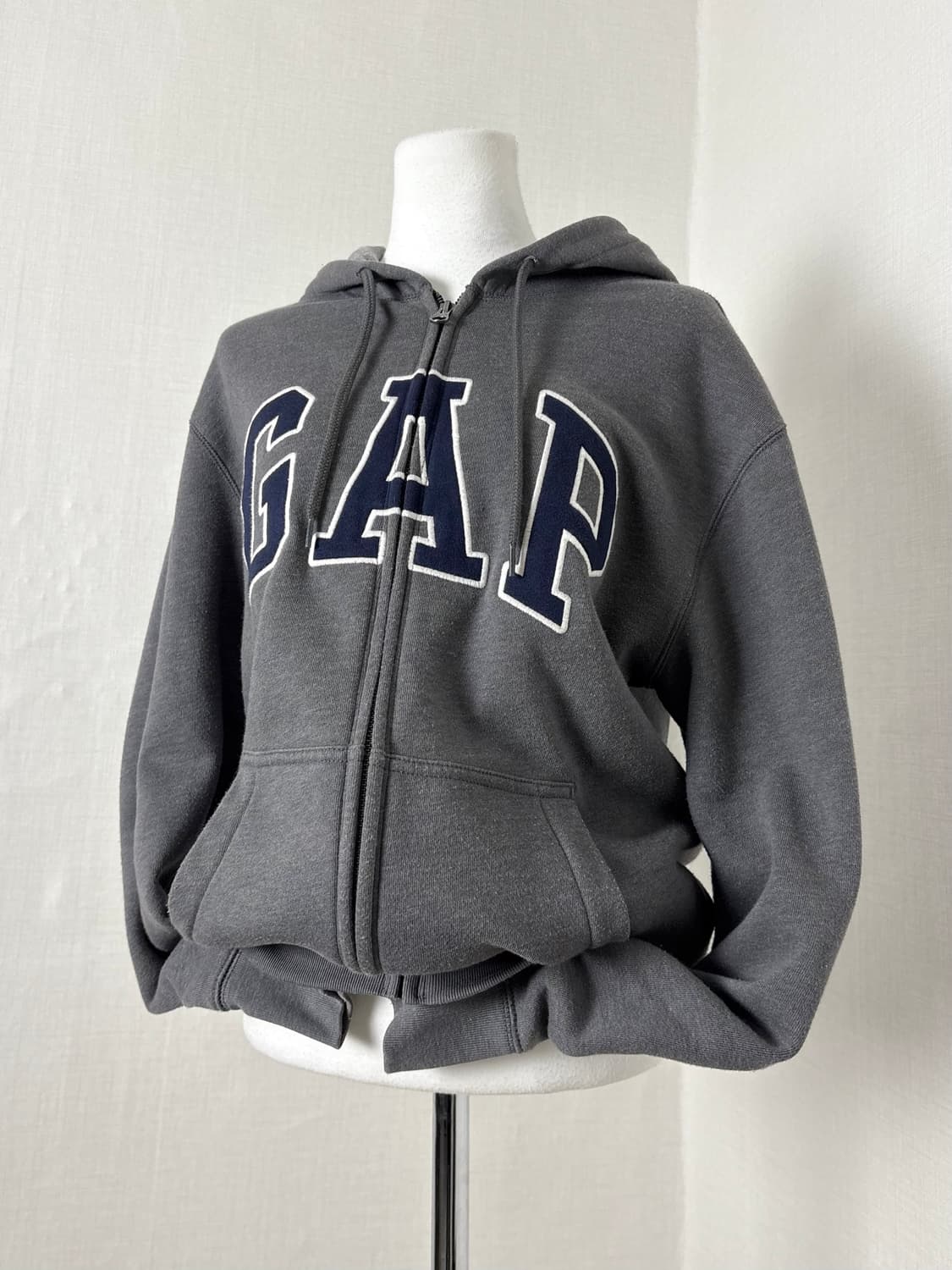 갭 차콜 후드집업 상품이미지3