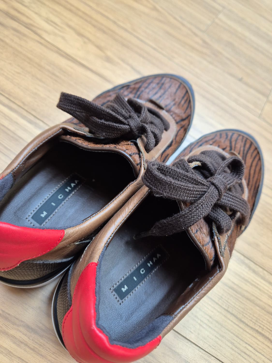 신발 상세 사진 꼭 확인해주세요. 미샤 여성 운동화 240사이즈입니다.  상품이미지5