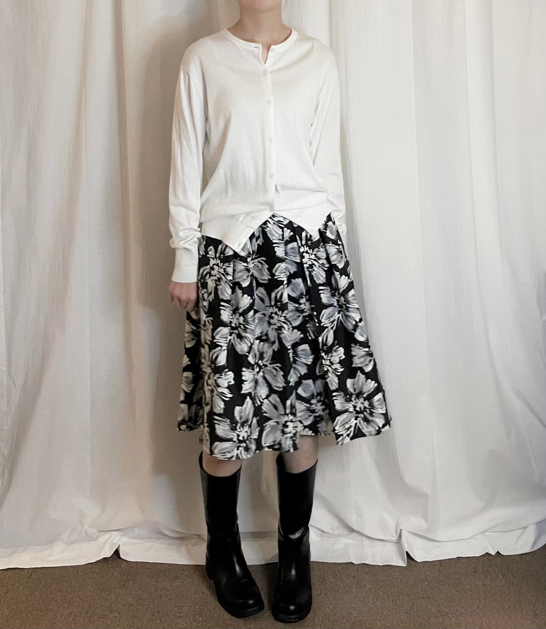 Flower Pleats Midi Skirt - Black 상품이미지3