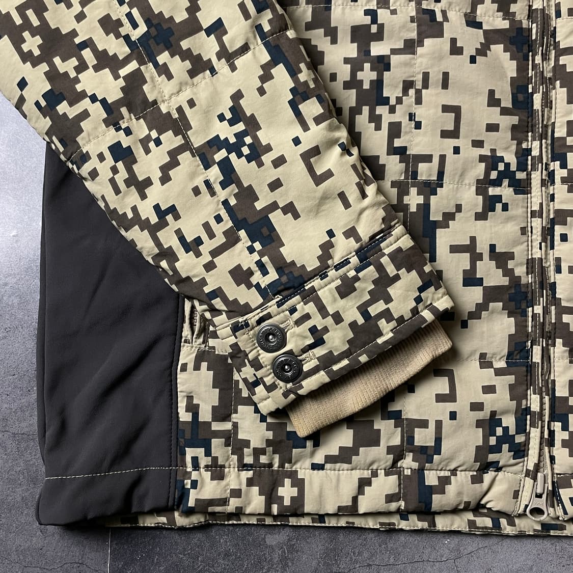 COLUMBIA 컬럼비아 빈티지 카모 후드 윈드브레이커 A00570 상품이미지4