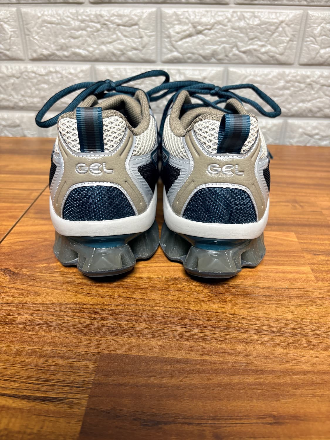 아식스 젤 퀀텀 키네틱 오트밀 다크 토프 275 상품이미지4