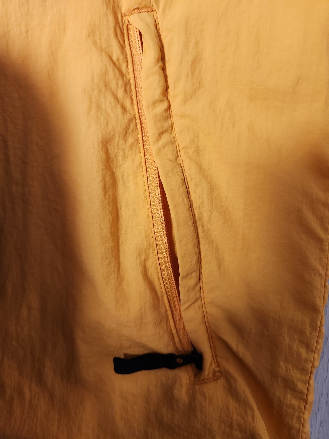 노스페이스 머스타드 옐로우 히든 후드 경량 바람막이 사이즈95m

여러  상품이미지7