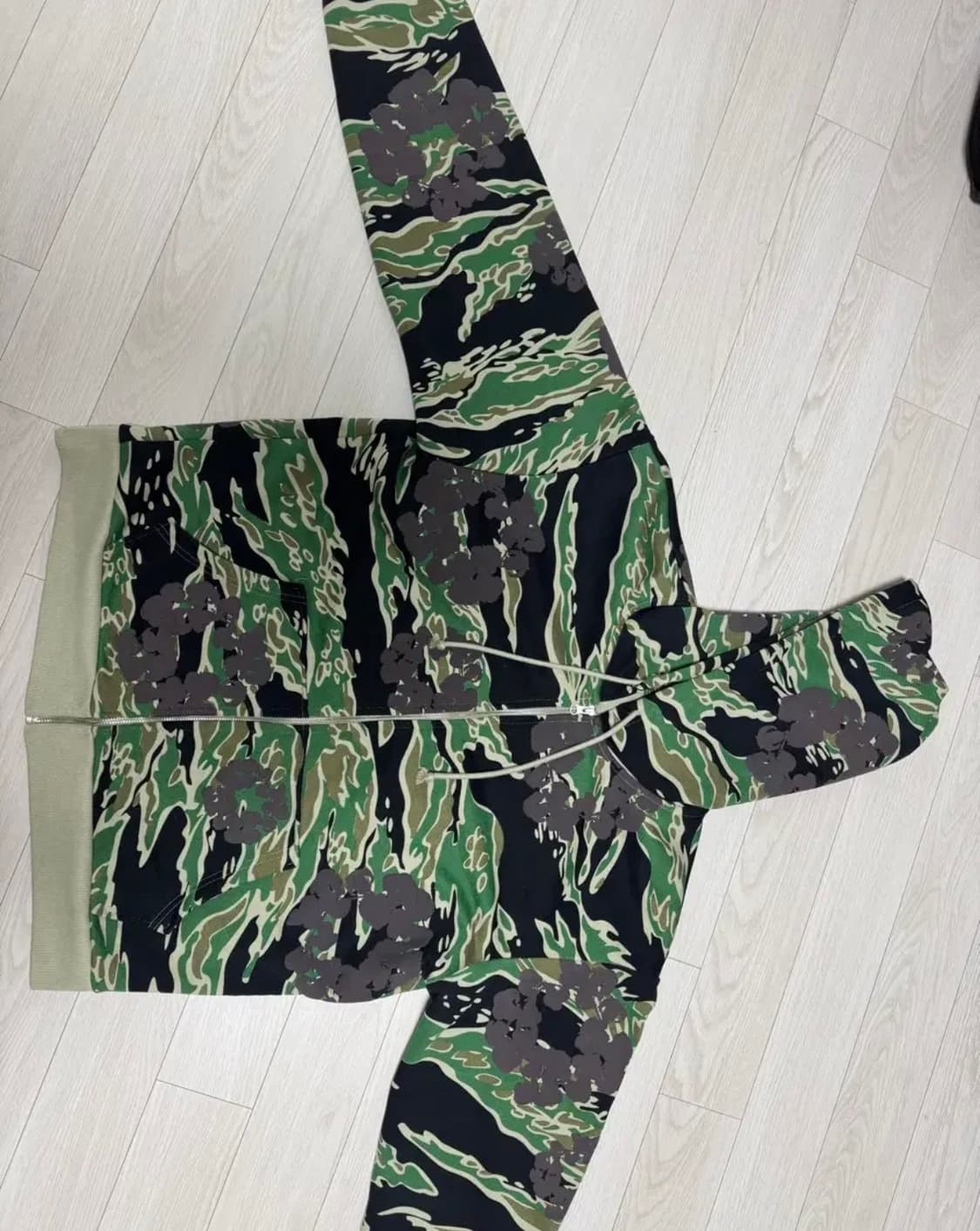 데님티어스 타이거 카모 후드집업 상품이미지1