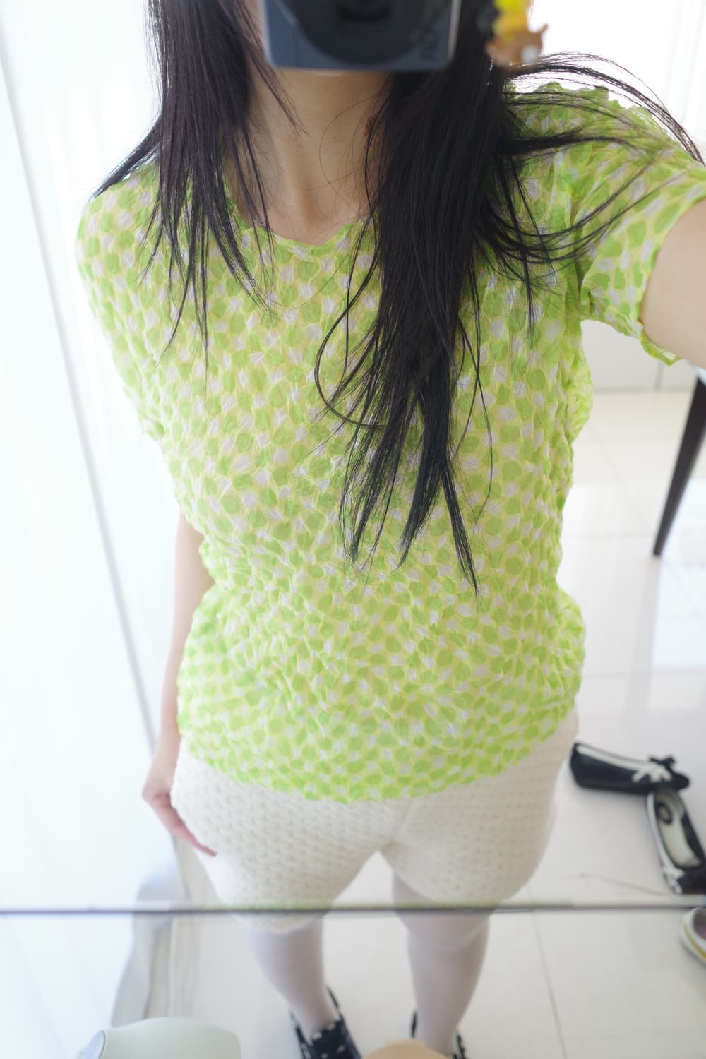 Wrinkled lime green dot top 상품이미지1