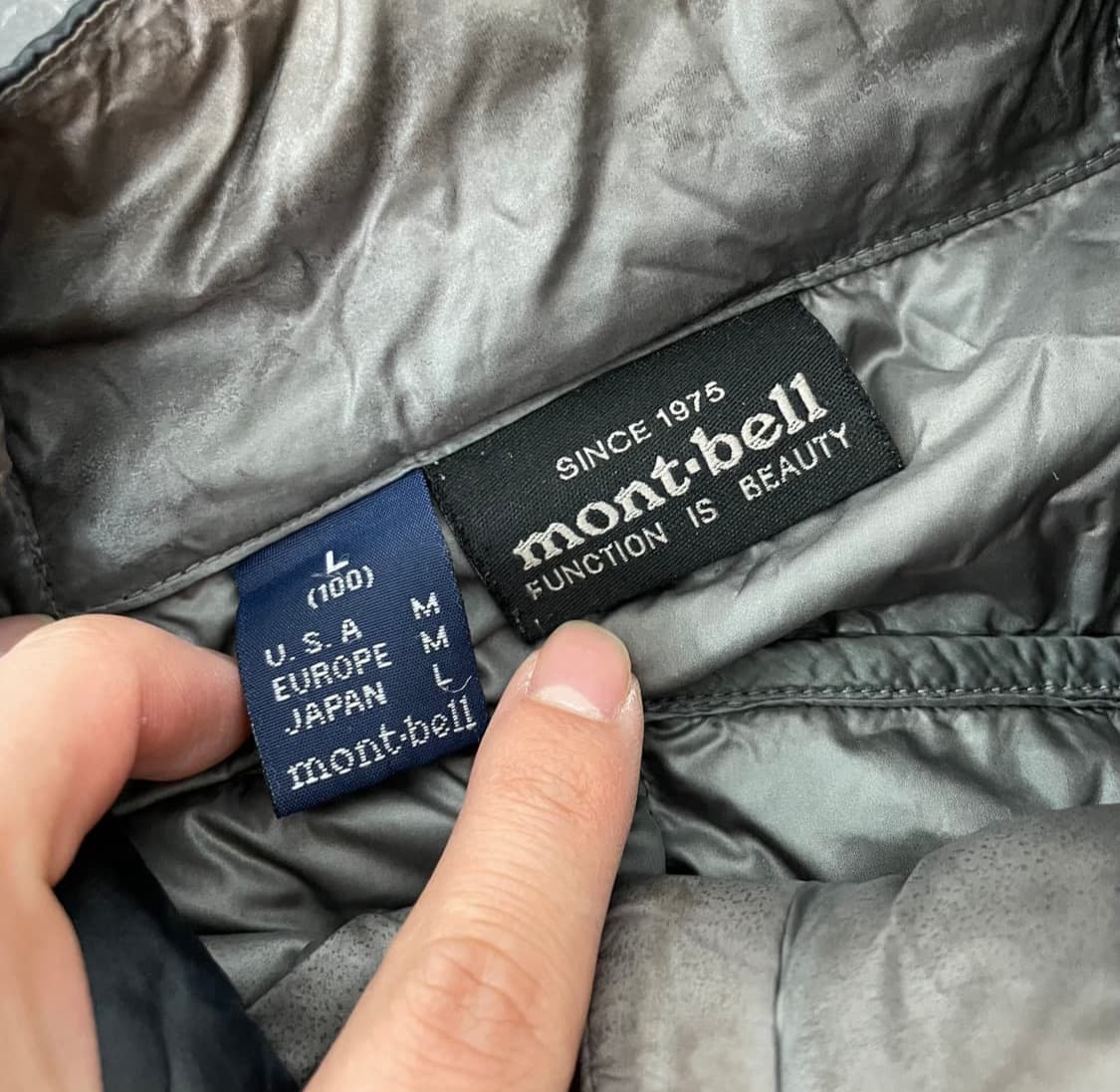 Mont-bell 몽벨 유광 블랙 경량 다운자켓 상품이미지5