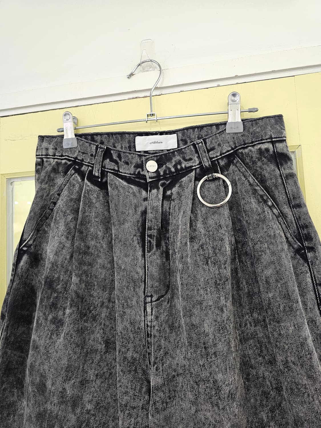 Adrer 스톤워싱 핀턱 와이드 테이퍼드 데님 상품이미지4