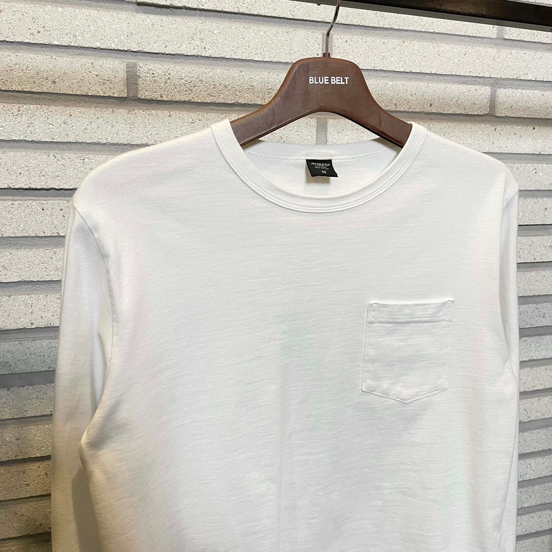 아비렉스 무지 롱슬리브 티셔츠 원포켓 소매 자수 디테일 화이트 상품이미지4