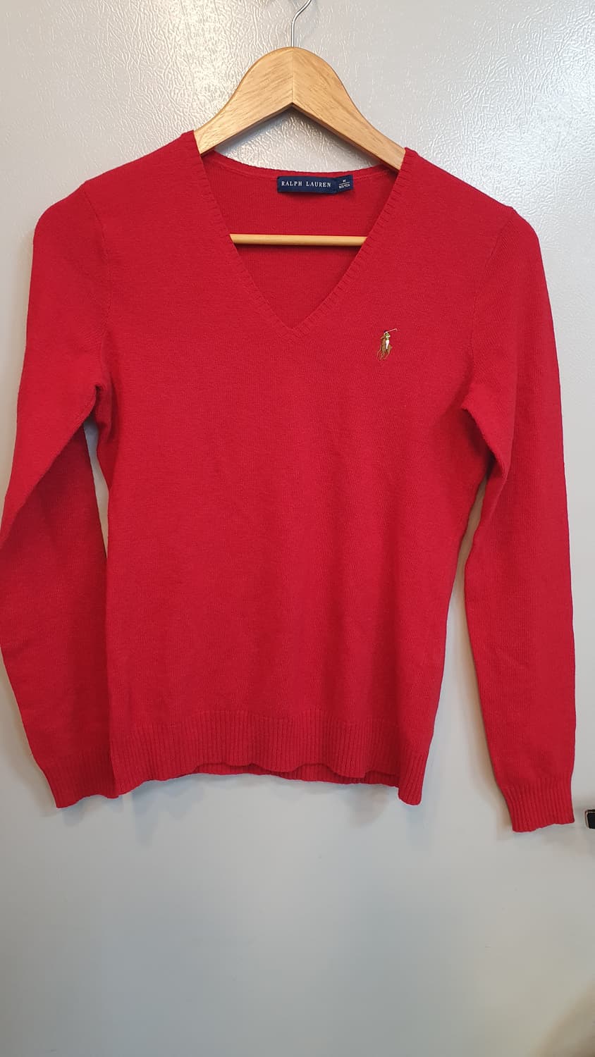 빨간색 폴로 랄프로렌 브이넥 니트입니다. M 상품이미지1