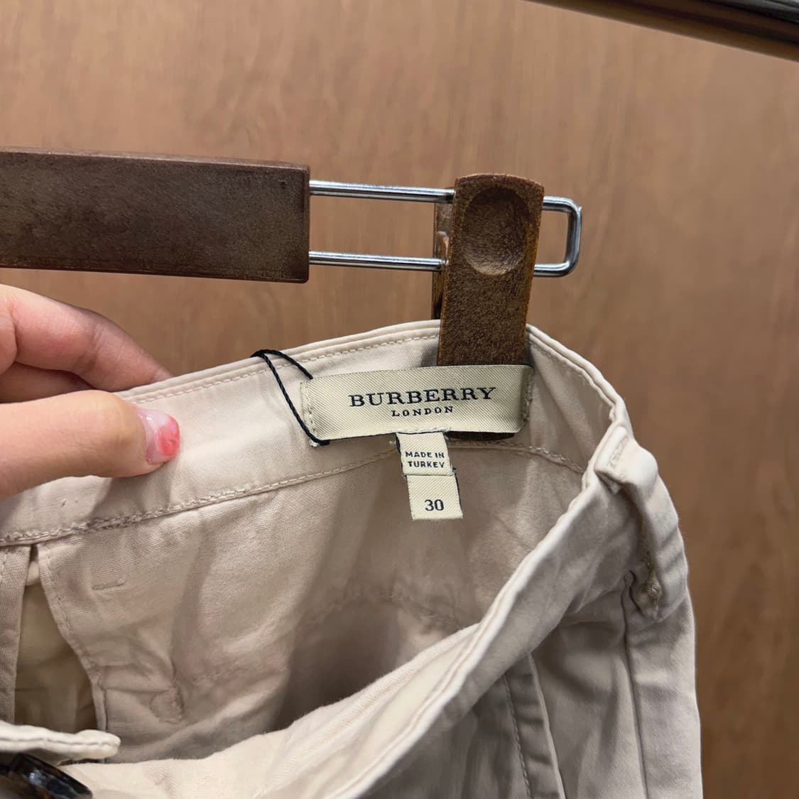 버버리 런던 코튼 팬츠 밴딩 로고 자수 디테일 스트레이트핏 베이지 상품이미지7