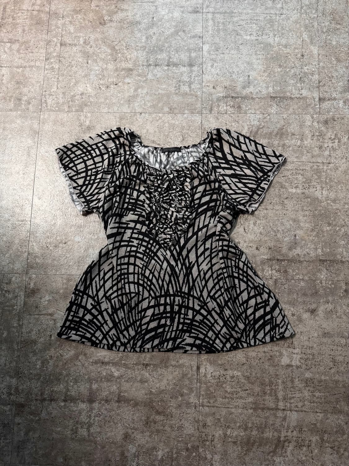 프릴 넥 패턴 디테일 탑 상품이미지6