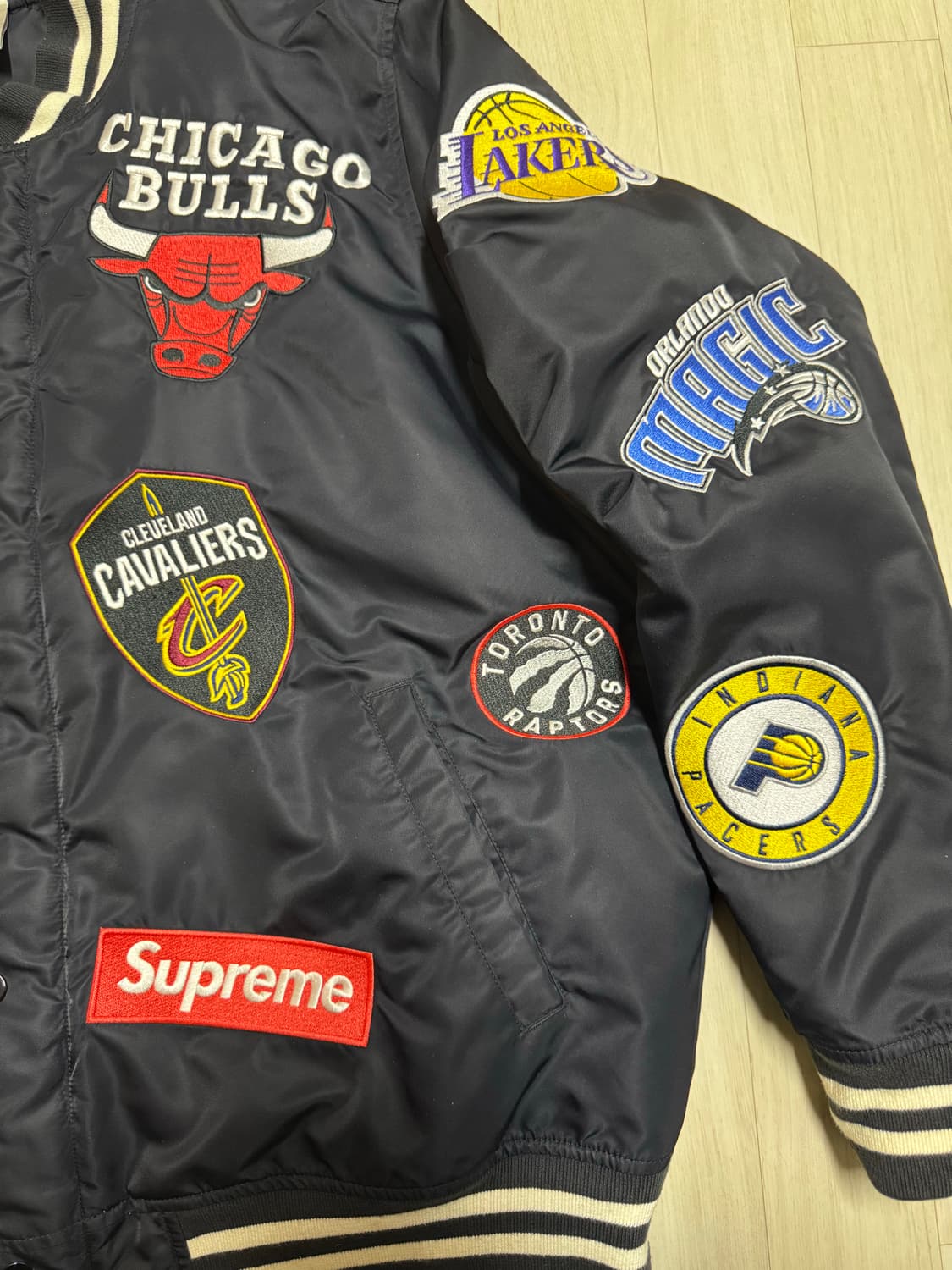 [XL] 슈프림 x 나이키 18ss NBA 팀 웜업 바시티 자켓 상품이미지8