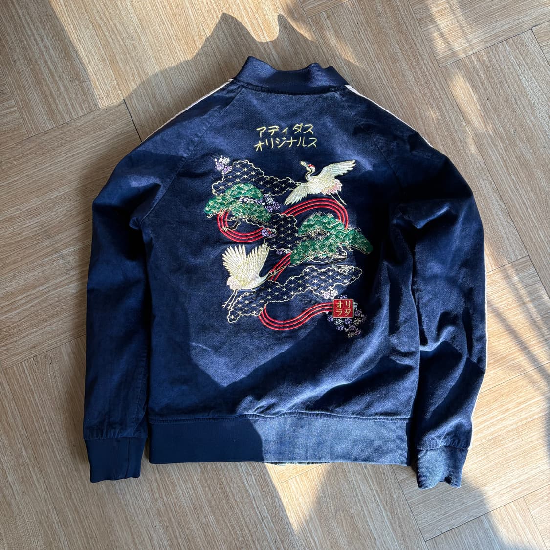 Adidas x Rita Ora 리버시블 벨벳 아시안 수베니어 자켓 상품이미지2