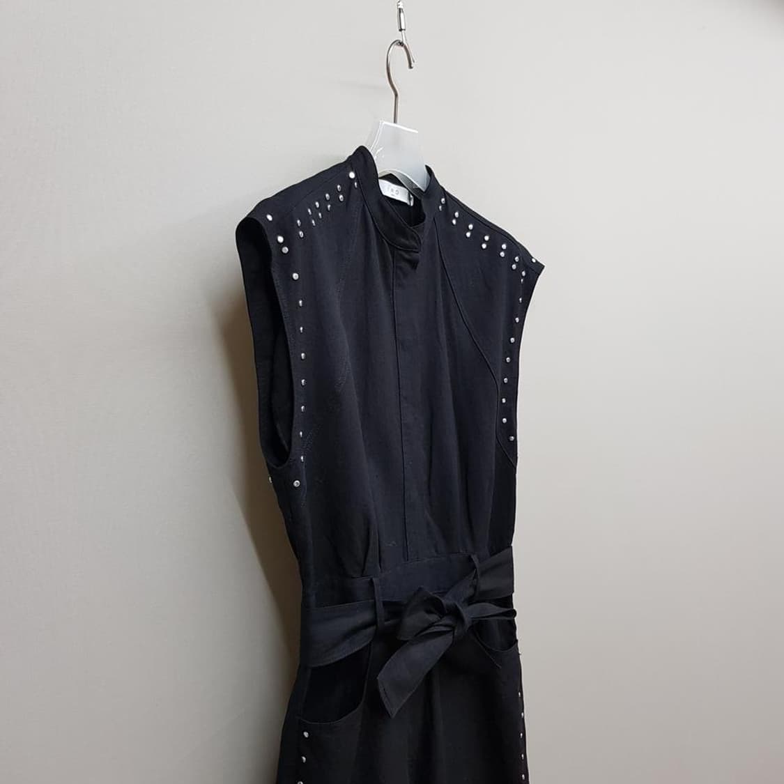 이로 2023 스터드 디테일 벨티드 점프수트 34사이즈(택달린 새제품) 상품이미지4