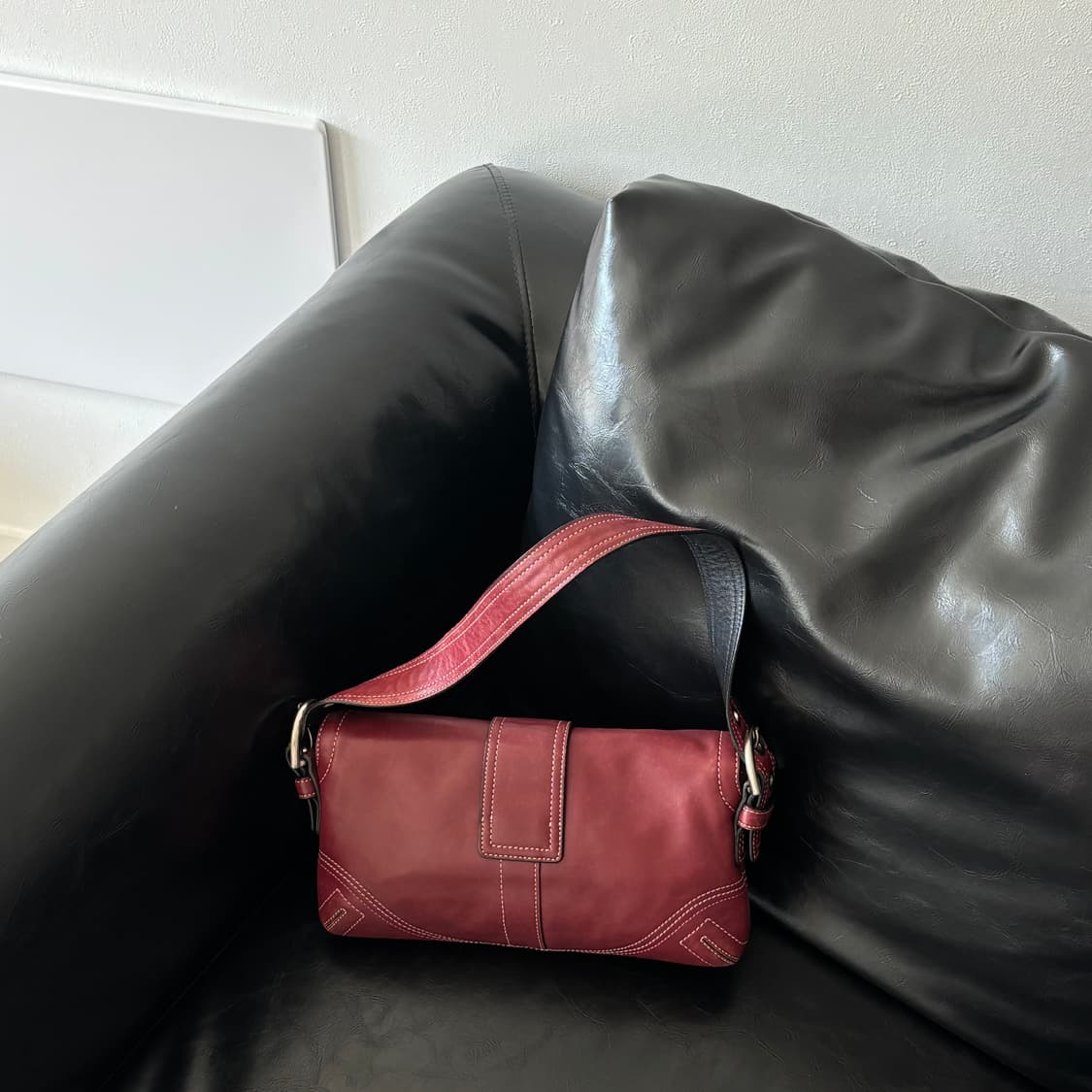 COACH Y2K Buckle Leather Shoulder Bag 상품이미지3
