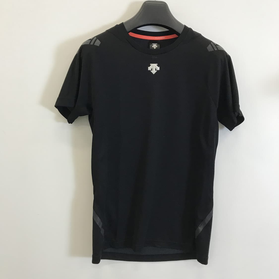 데상트 DTR 러닝 스판티셔츠 [100] 상품이미지1