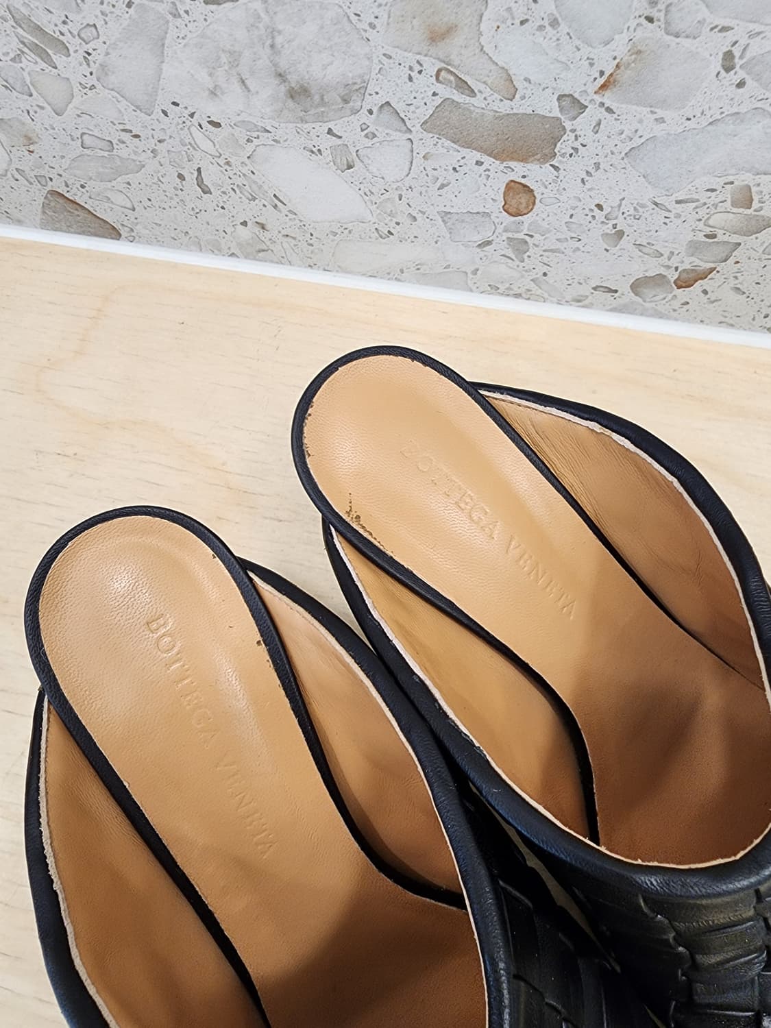 보테가베네타 인트레치아토 가죽 뮬 샌들 블랙 36 상품이미지7