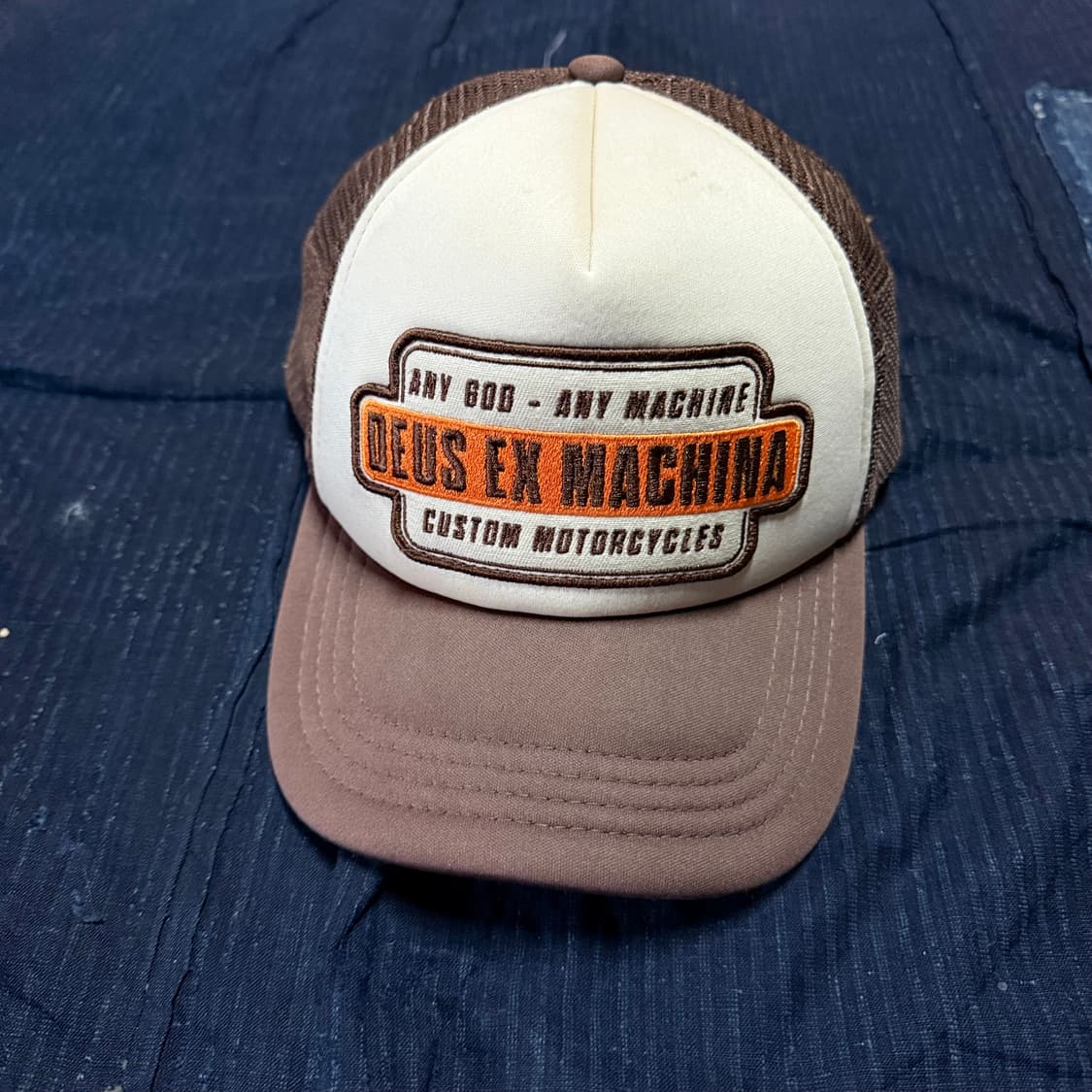 데우스 엑스 마키나 그립 테이프 트러커 브라운 OS 상품이미지1