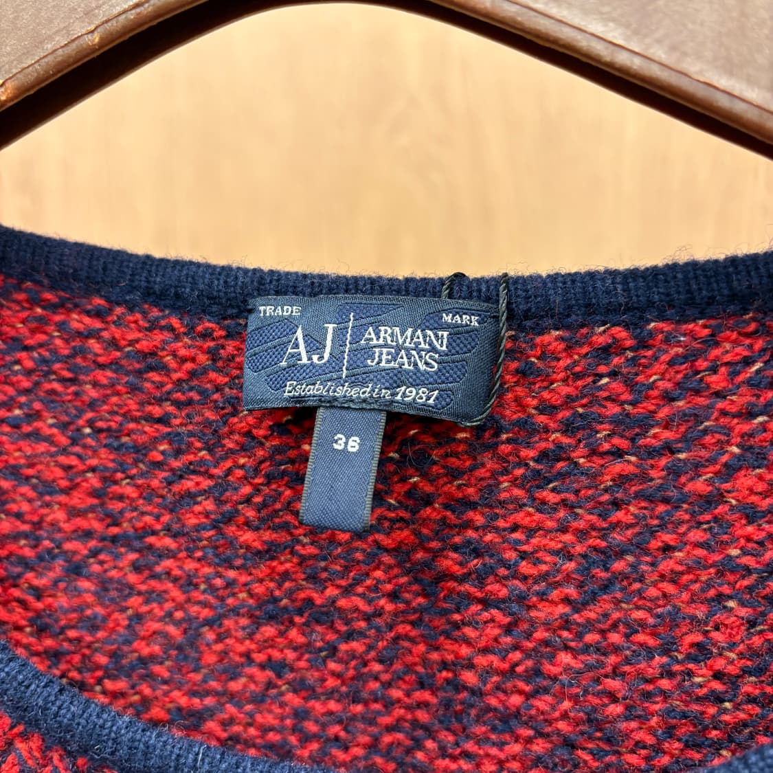 아르마니 진스 긴팔 니트 컬러 배색 케이블 언밸런스 커팅 디테일 네이비 상품이미지8