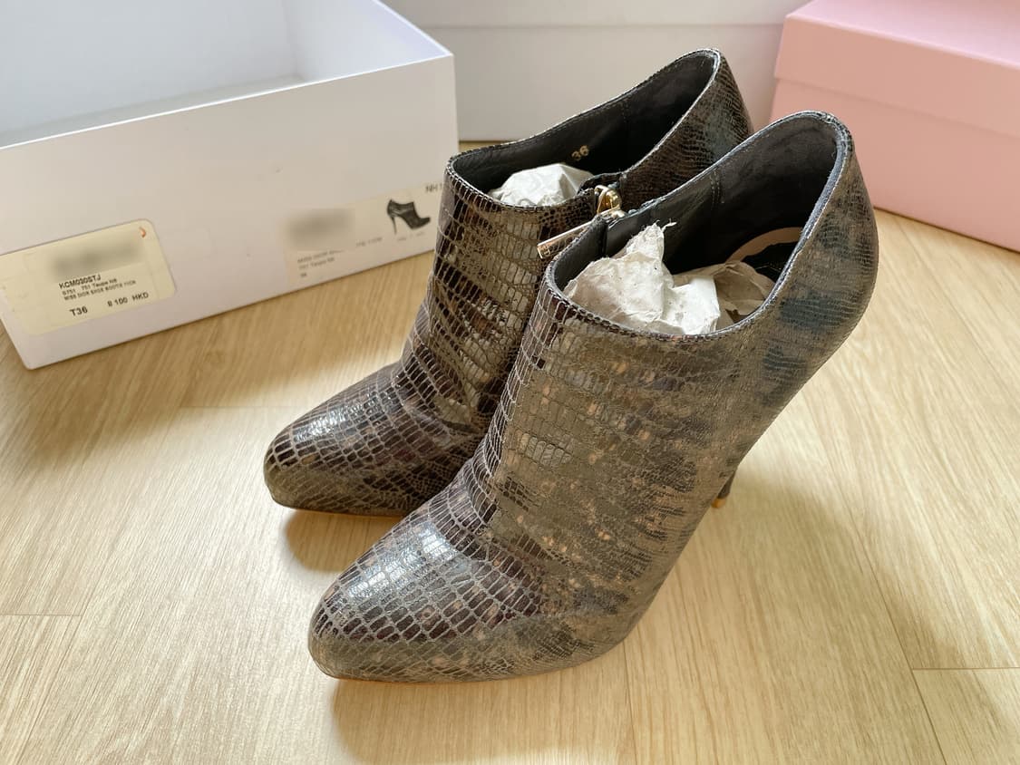 [정품] Chirstian Dior 디올 도마뱀 패턴 부티 하이힐 상품이미지1