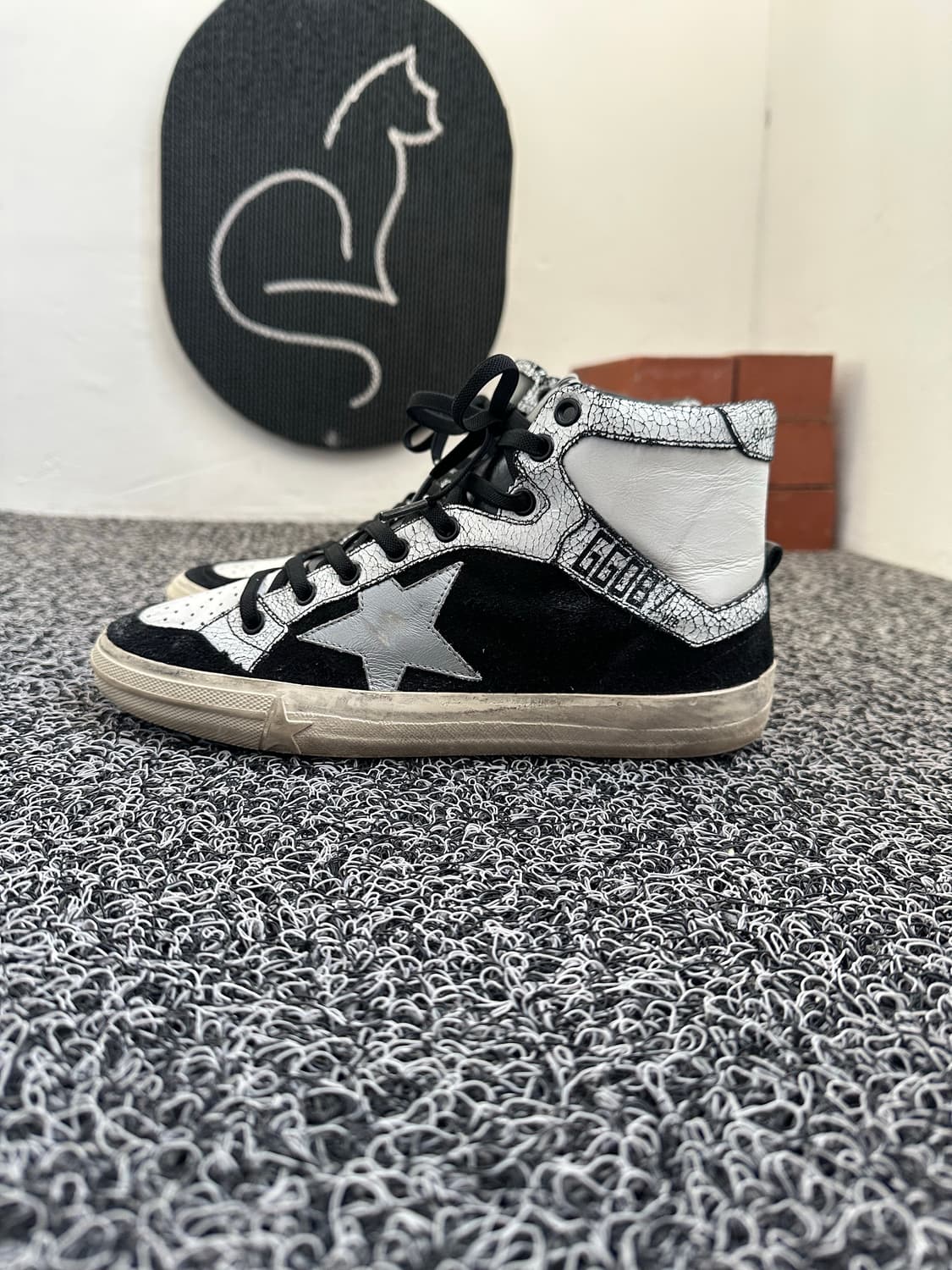 골든구스 하이탑 스니커즈 블랙/화이트 39/250 상품이미지1