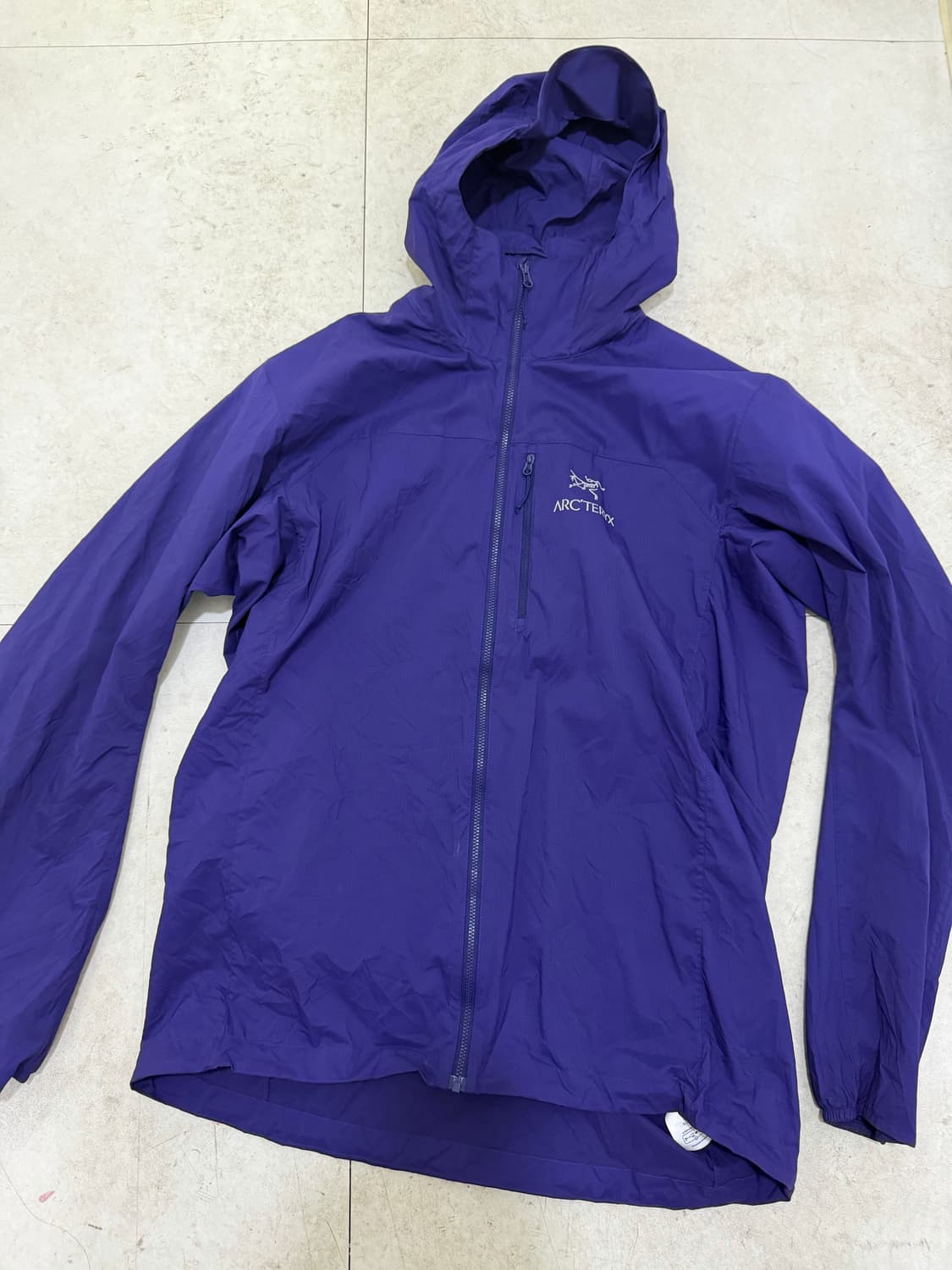 아크테릭스 스쿼미시 L 사이즈  상태 9.8/10  사진찍고 절대 안입습 상품이미지1