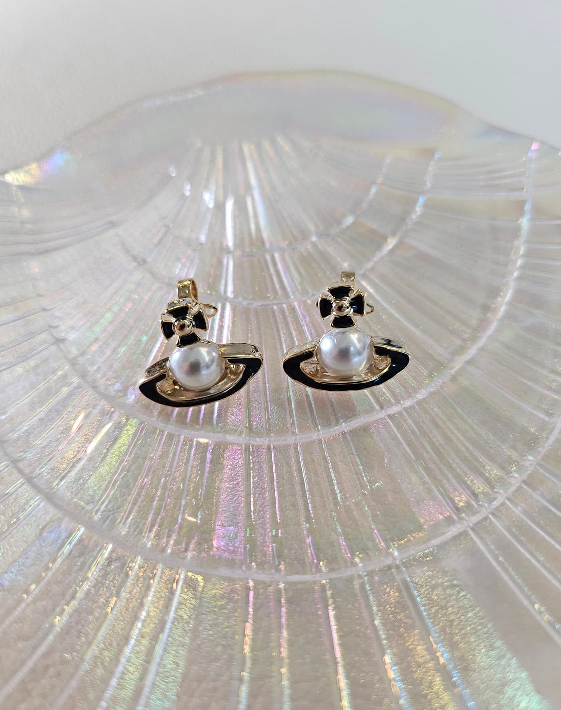 비비안웨스트우드 업사이클링 진주 블랙우주선 귀걸이 상품이미지3