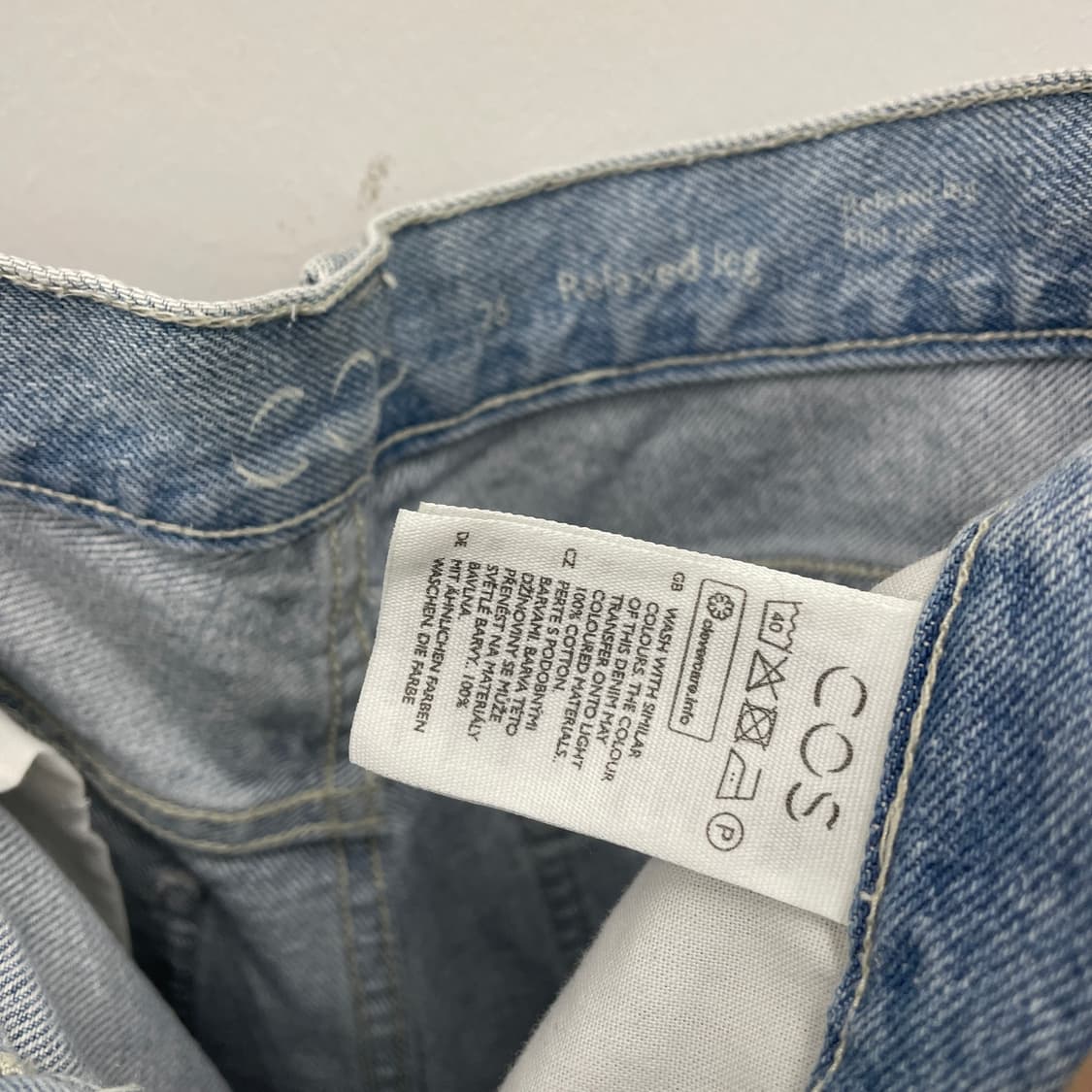 COS 코스 릴렉스핏 하이라이즈 연청 데님 팬츠 상품이미지4