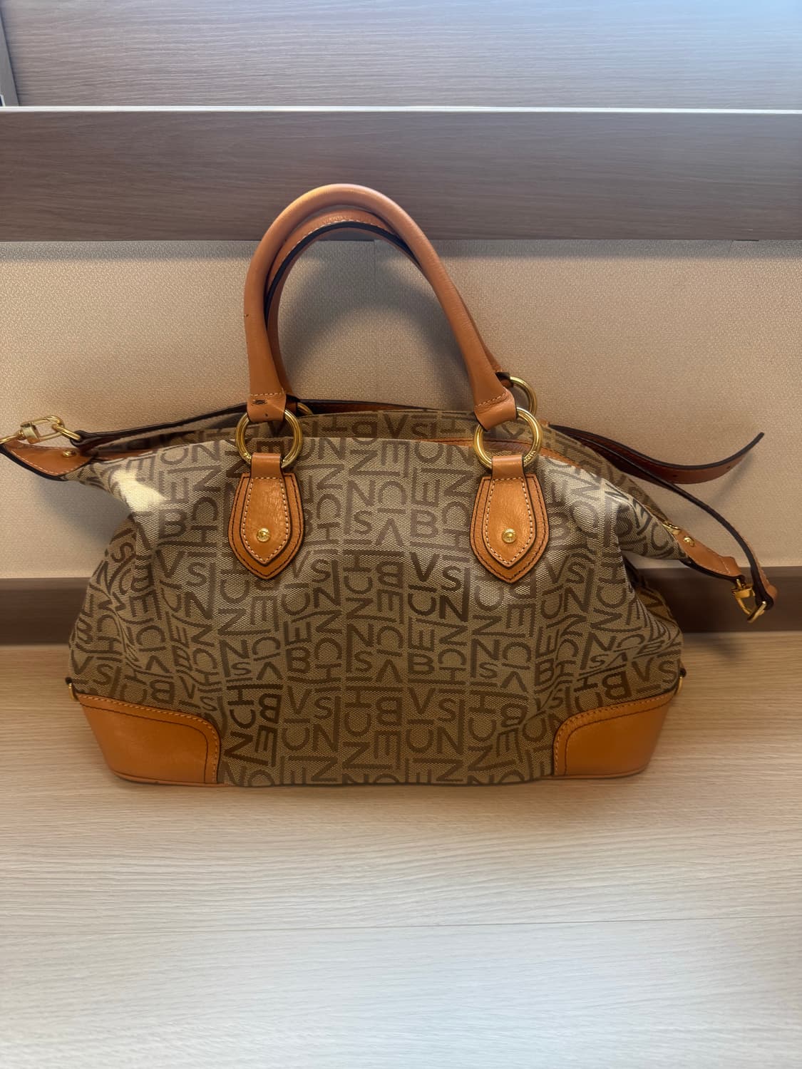 빈치스벤치 로고 패턴 토트&숄더백 판매합니다 상품이미지2