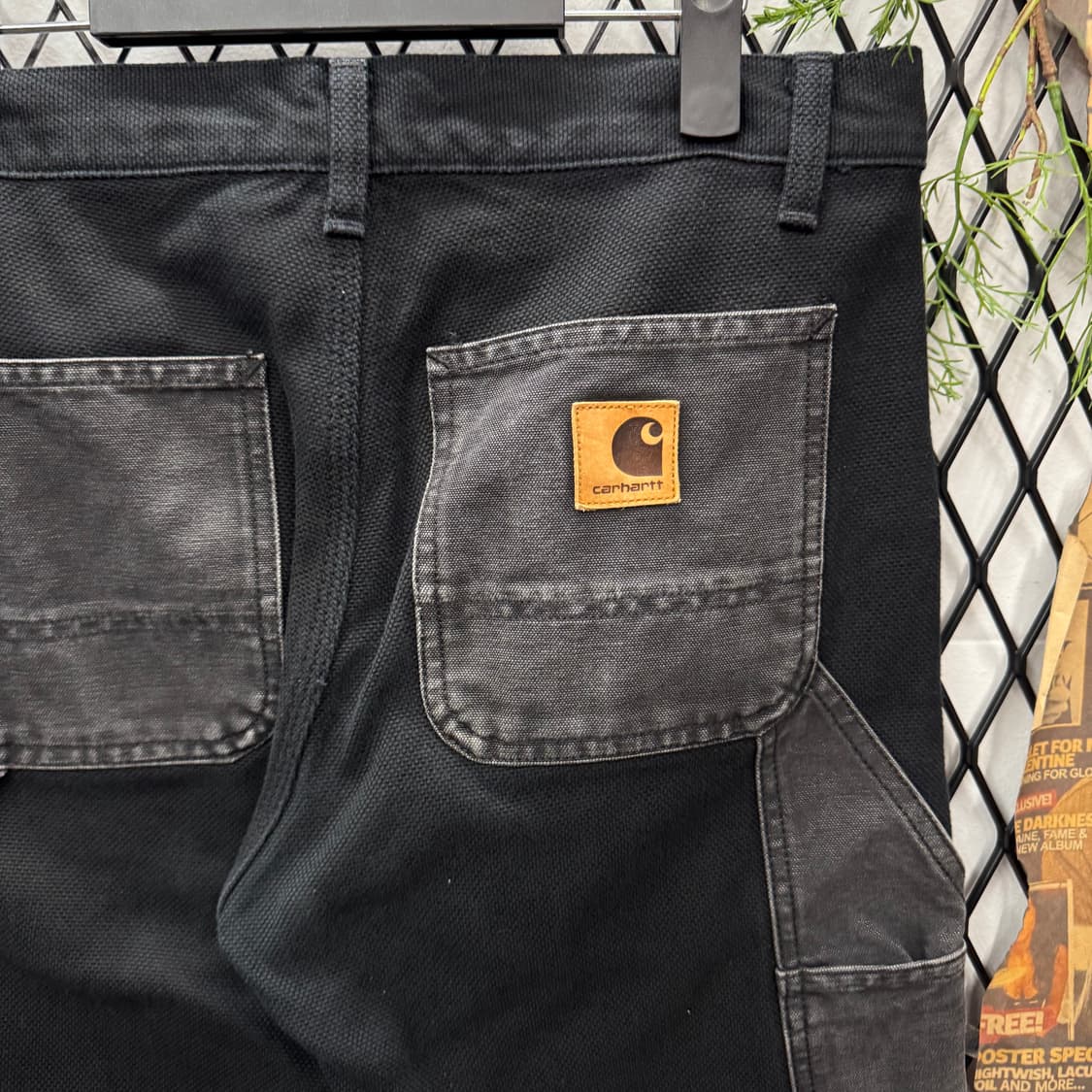 칼하트 윕 더블니 워크 팬츠 후면 포켓 로고 포인트 블랙 그레이 상품이미지5
