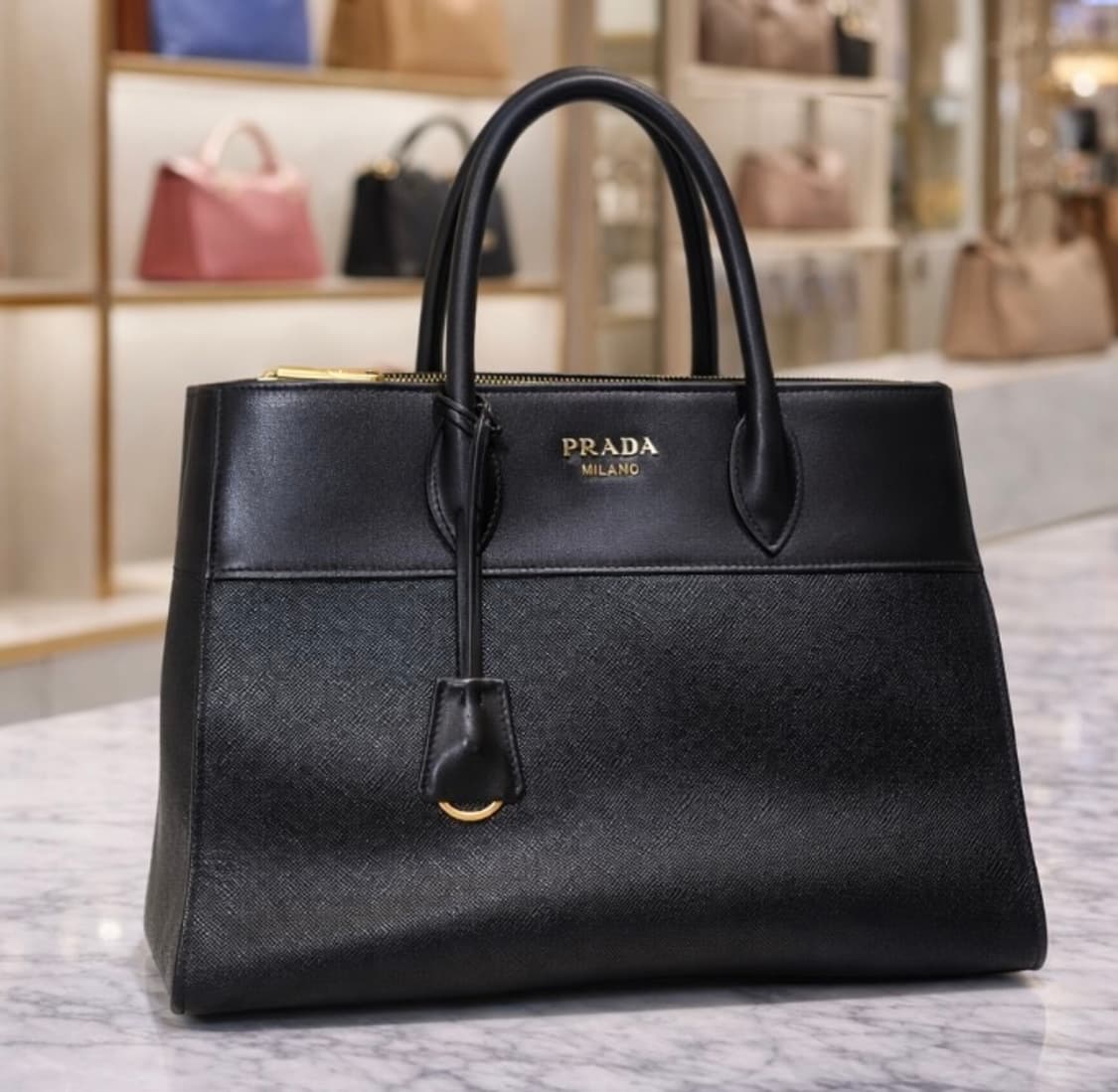 [S급] 프라다 파라디그마 라지 탑 핸들 숄더백 판매합니다!!! 상품이미지1