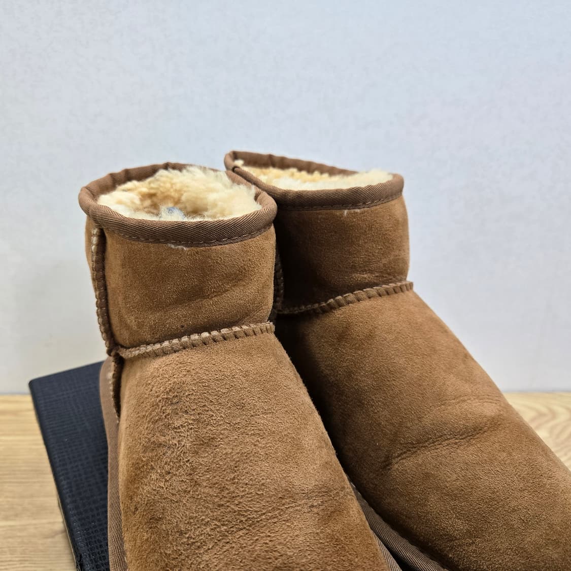 230 어그 UGG 클래식 미니 체스트넛 하자 상품이미지7