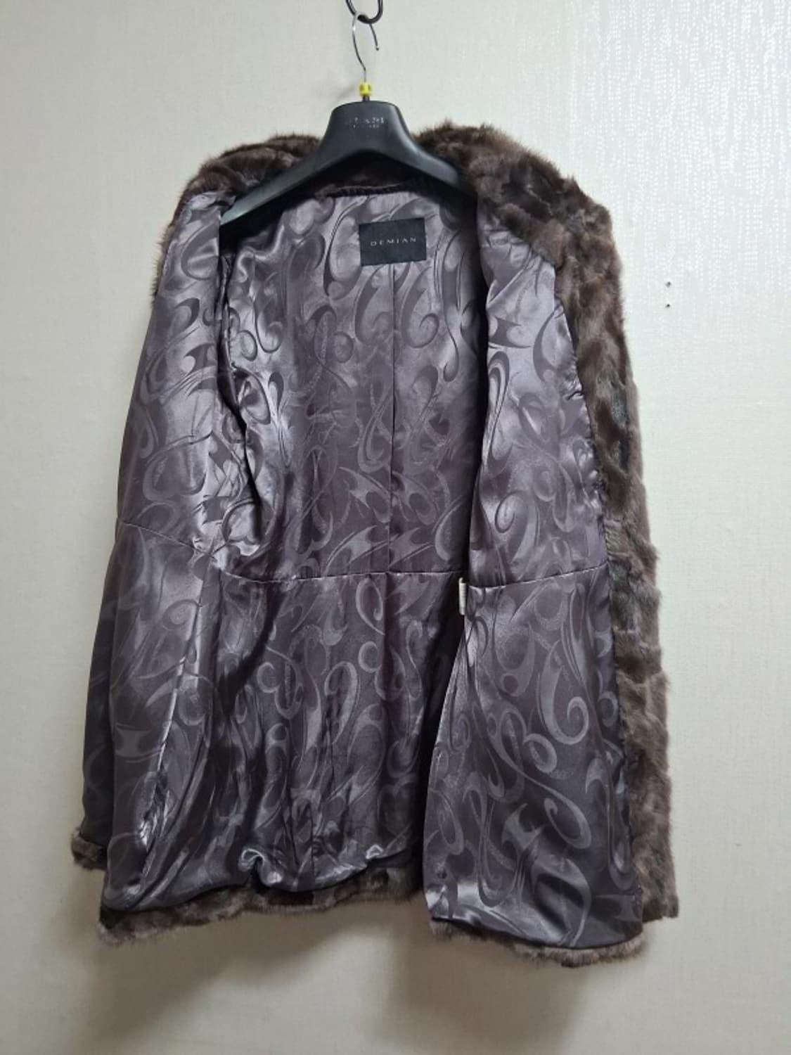 데미안 그레이  밍크코트 여성 66
국내판 데미안 브랜드 천연밍크모피쟈켓 상품이미지3