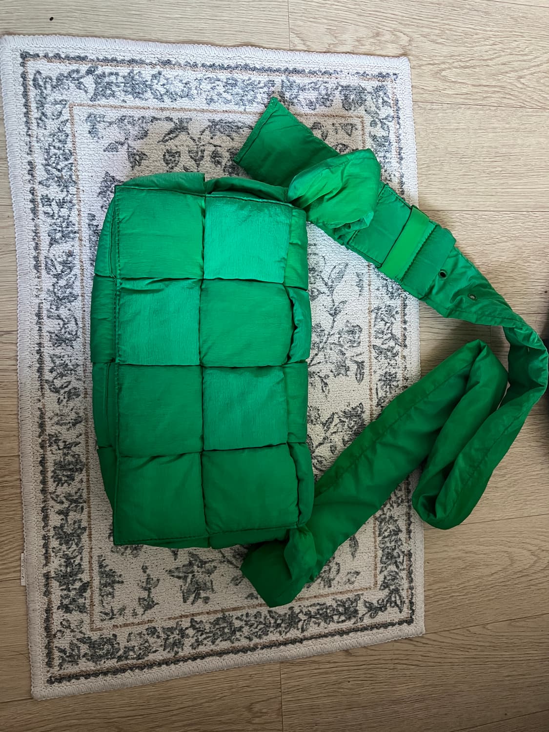 보테가베네타 패딩카세트백 상품이미지1