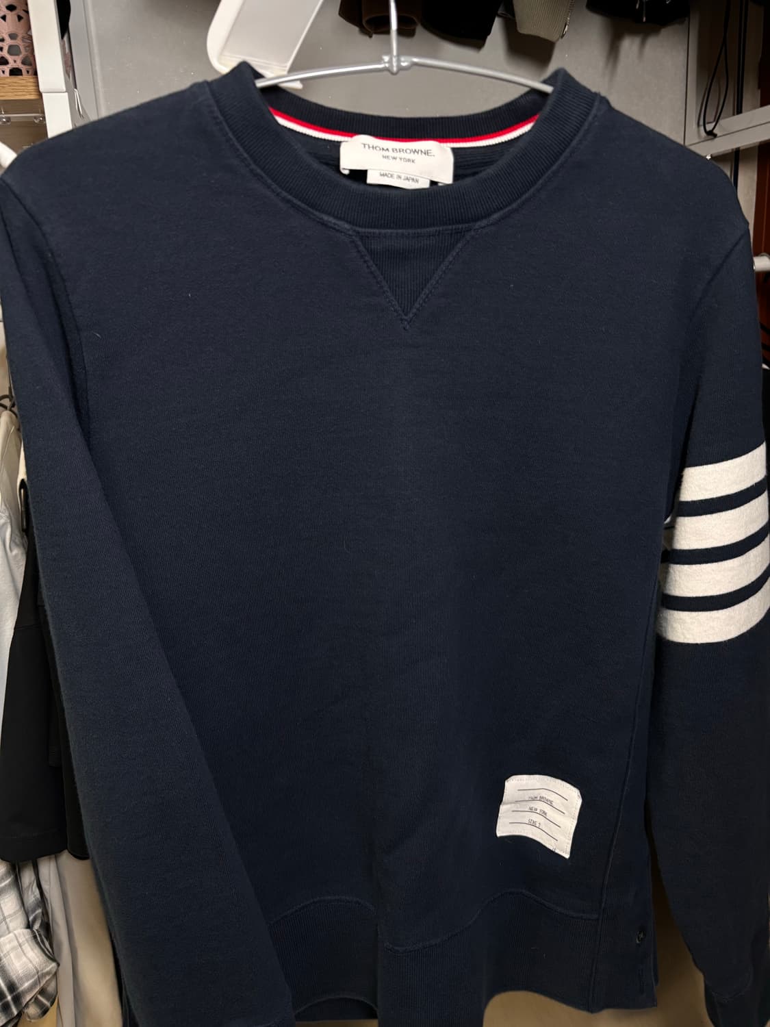 톰브라운 사선 맨투맨 2사이즈 상품이미지1