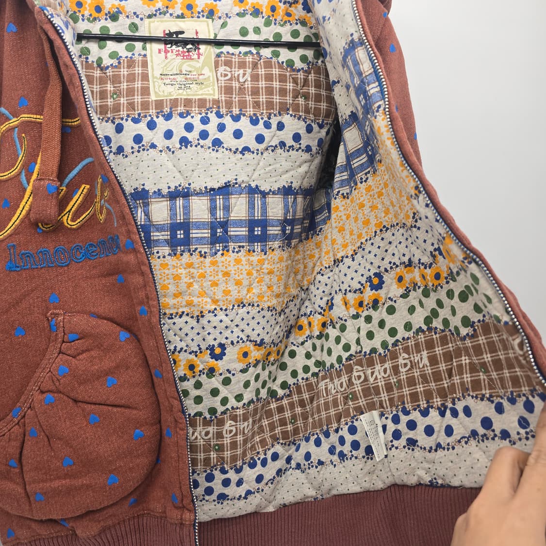 브라운 베이스에 블루 하트 패턴 후드집업 상품이미지7