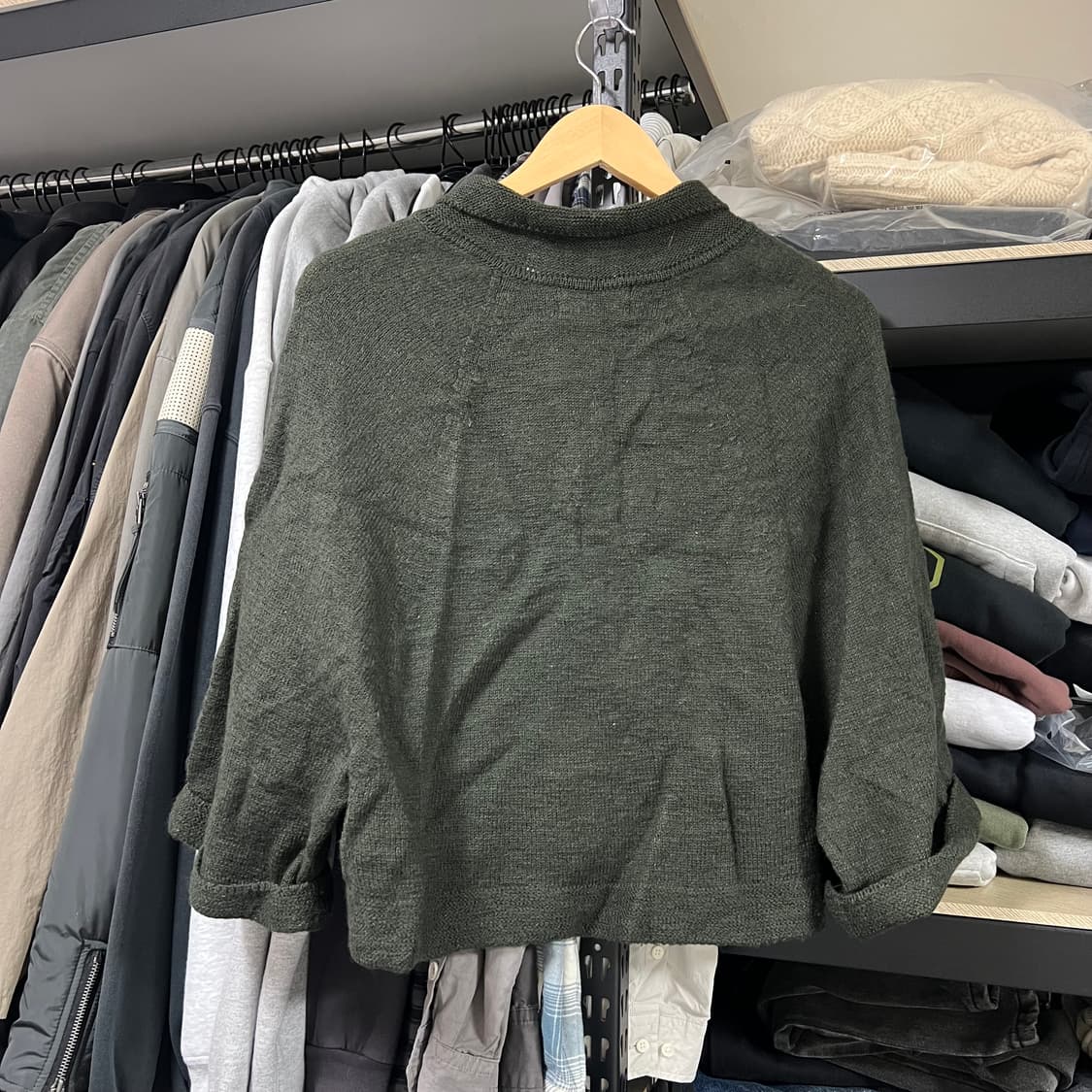 모리걸 케이프 자개단추 카키 니트 가디건 상품이미지6