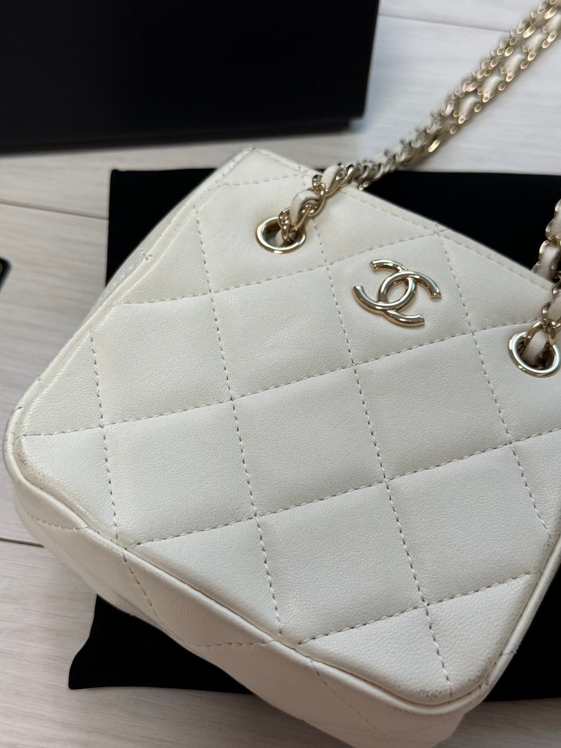 샤넬 화이트 미니 체인백 판매 상품이미지2