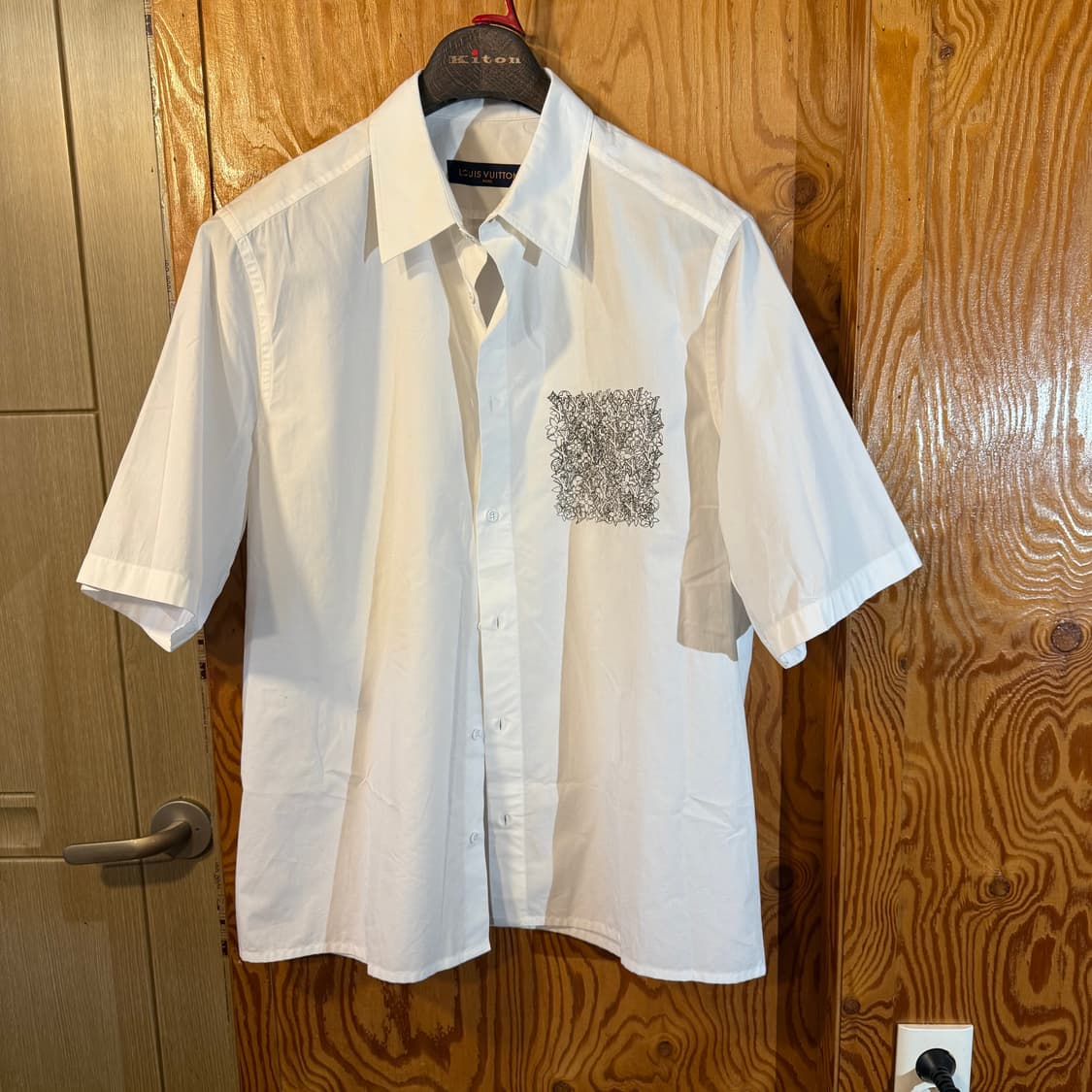 루이비통 모노그램 그래피티 박스 프린팅 반팔 셔츠 상품이미지2