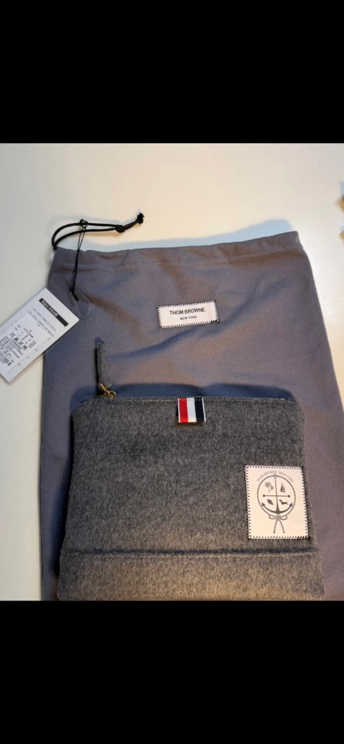 톰브라운 한정판 [새상품. 정품] 성수 한정판 가방 클러치 파우치 상품이미지1