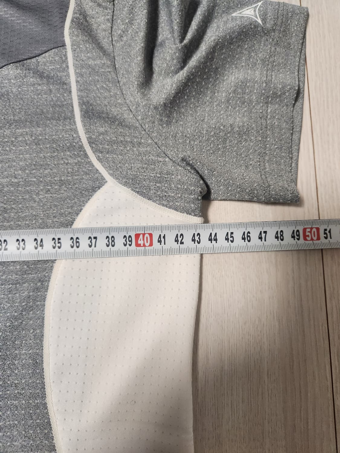 새상품급) 네파 여성 메쉬 하프집업 기능성 반팔티 사이즈 90 S

여러 상품이미지2