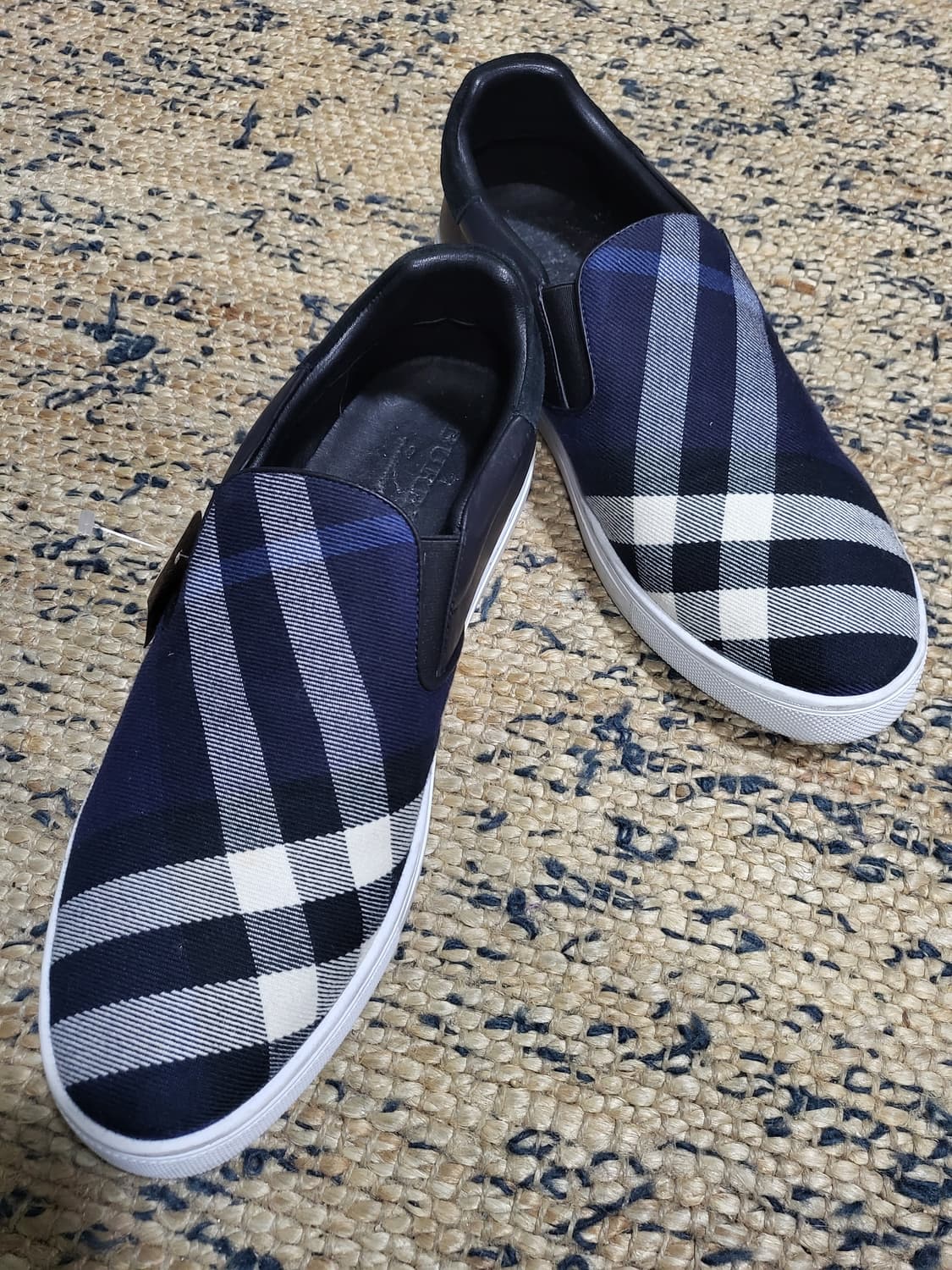 버버리 남성 체크 슬립온 상품이미지1