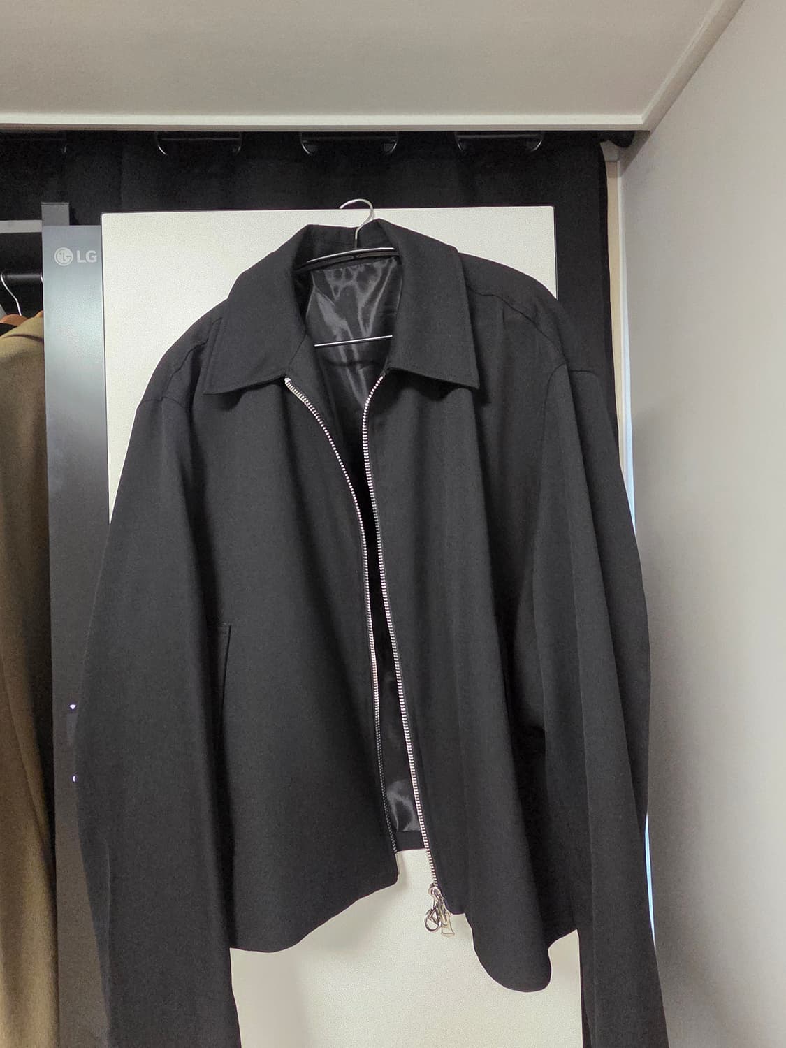 24fw 솔리드 옴므 블랙 울 자켓 50 판매합니다. 상품이미지1