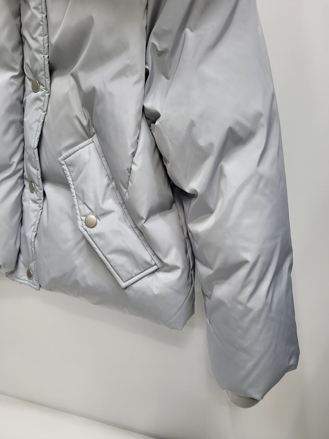 Mayonez 폭스퍼 구스 다운 숏 패딩 / 여 FREE
 상품이미지5